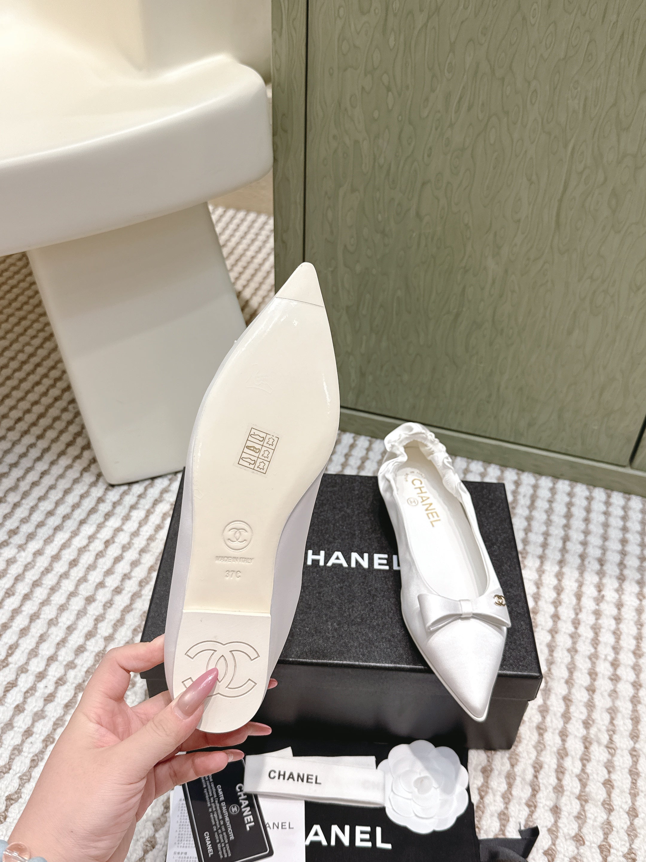 CHANEL 25S MARY JANE BALLET FLATS IN WHITE SILK SATIN