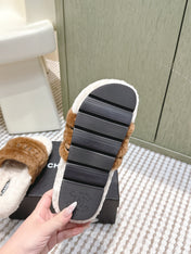 CHANEL 25S FLUFFY SLIDERS IN BEIGE AND CARAMEL