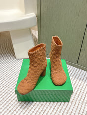 BOTTEGA VENETA 26S INTRECCIATO BOOTS 70 MM IN BROWN SUEDE