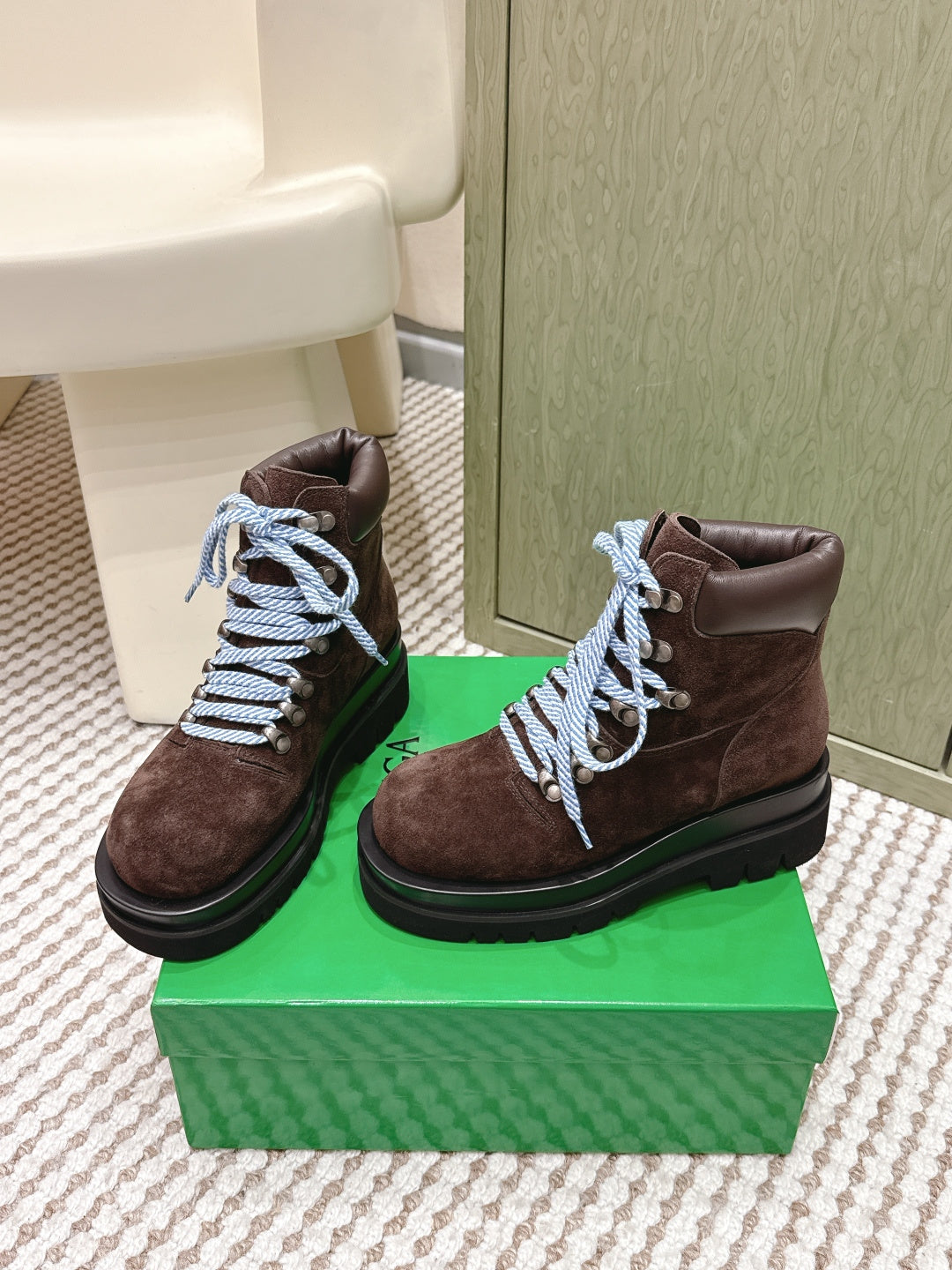 BOTTEGA VENETA 26S LUG ANKLE BOOTS IN DARK BROWN SUEDE