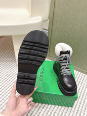 BOTTEGA VENETA 26S LUG ANKLE BOOTS IN BLACK CALFSKIN AND WHITE WOOL