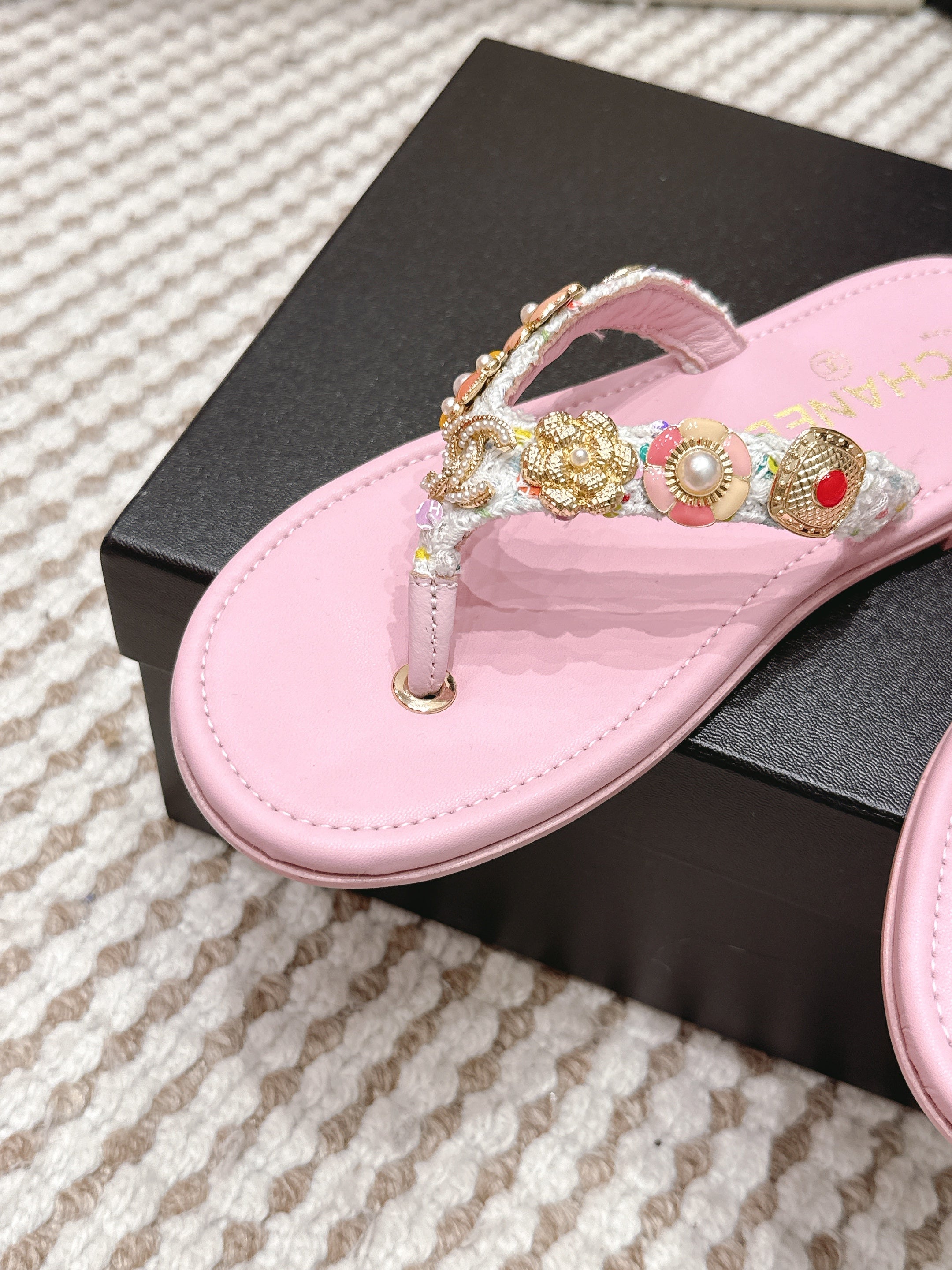 CHANEL 26S FLIP-FLOPS IN LIGHT PINK CALFSKIN
