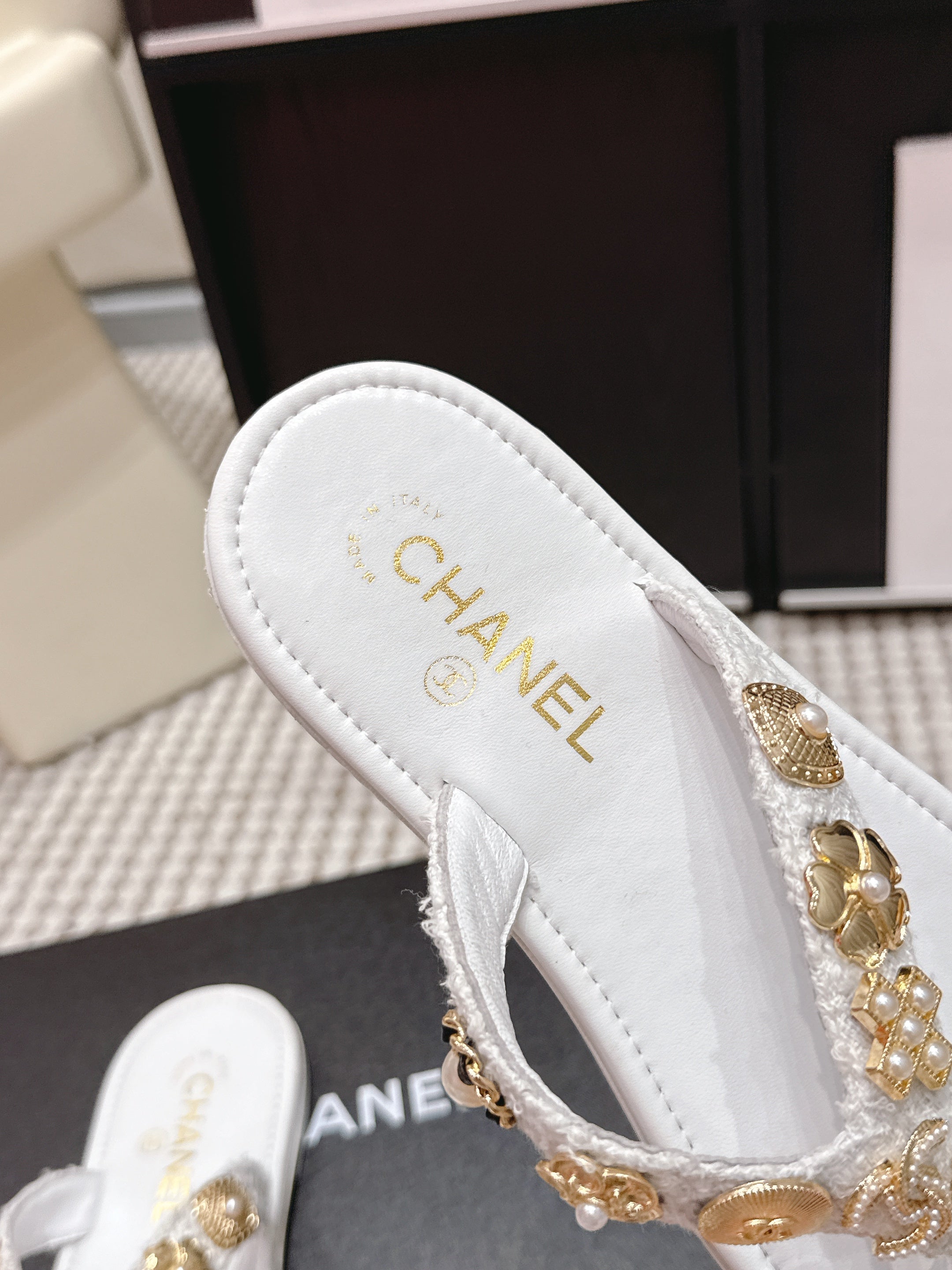 CHANEL 26S FLIP-FLOPS IN WHITE CALFSKIN