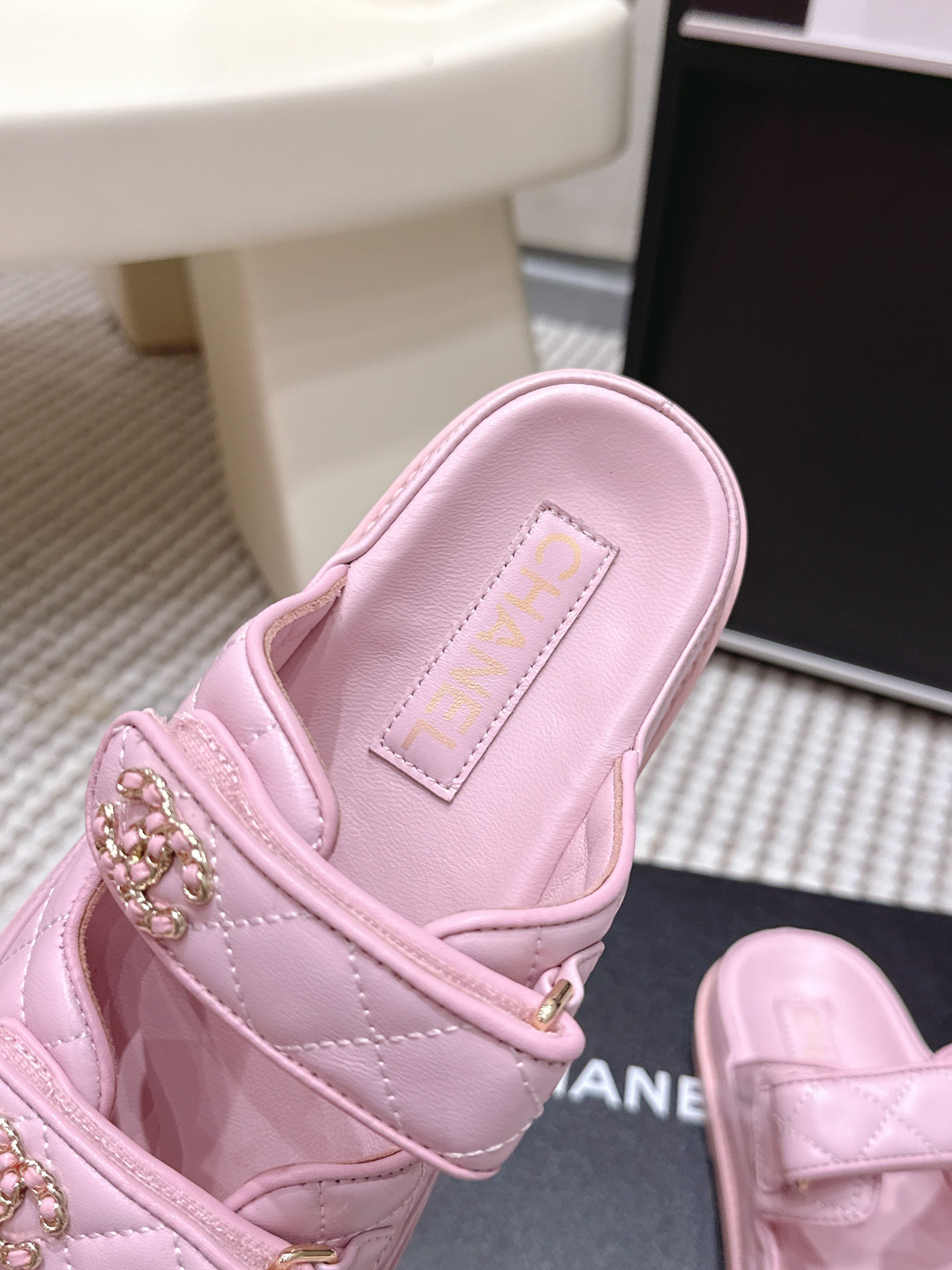 CHANEL 26S SANDALS IN LIGHT PINK CALFSKIN