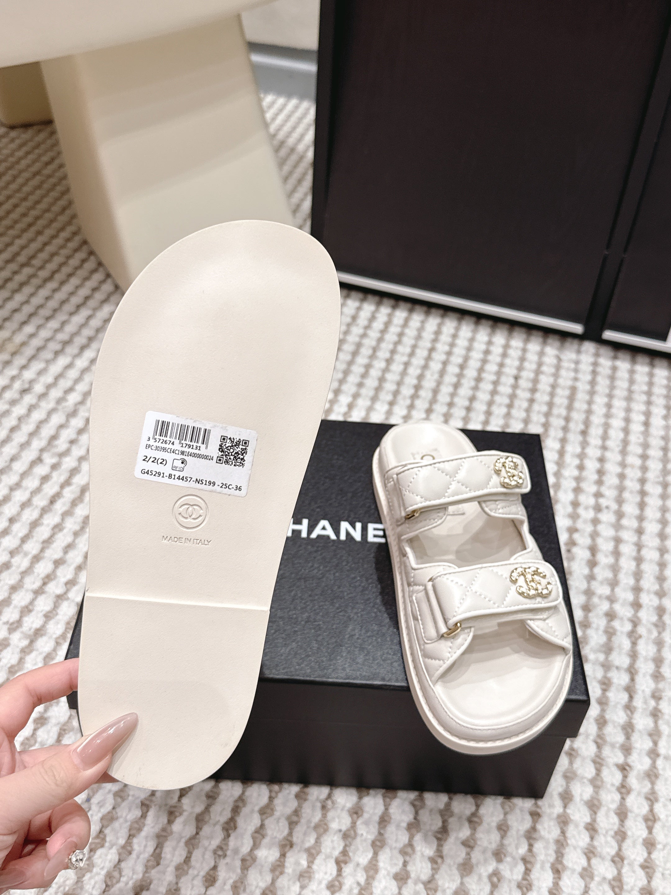 CHANEL 26S SANDALS IN CREAM WHITE CALFSKIN