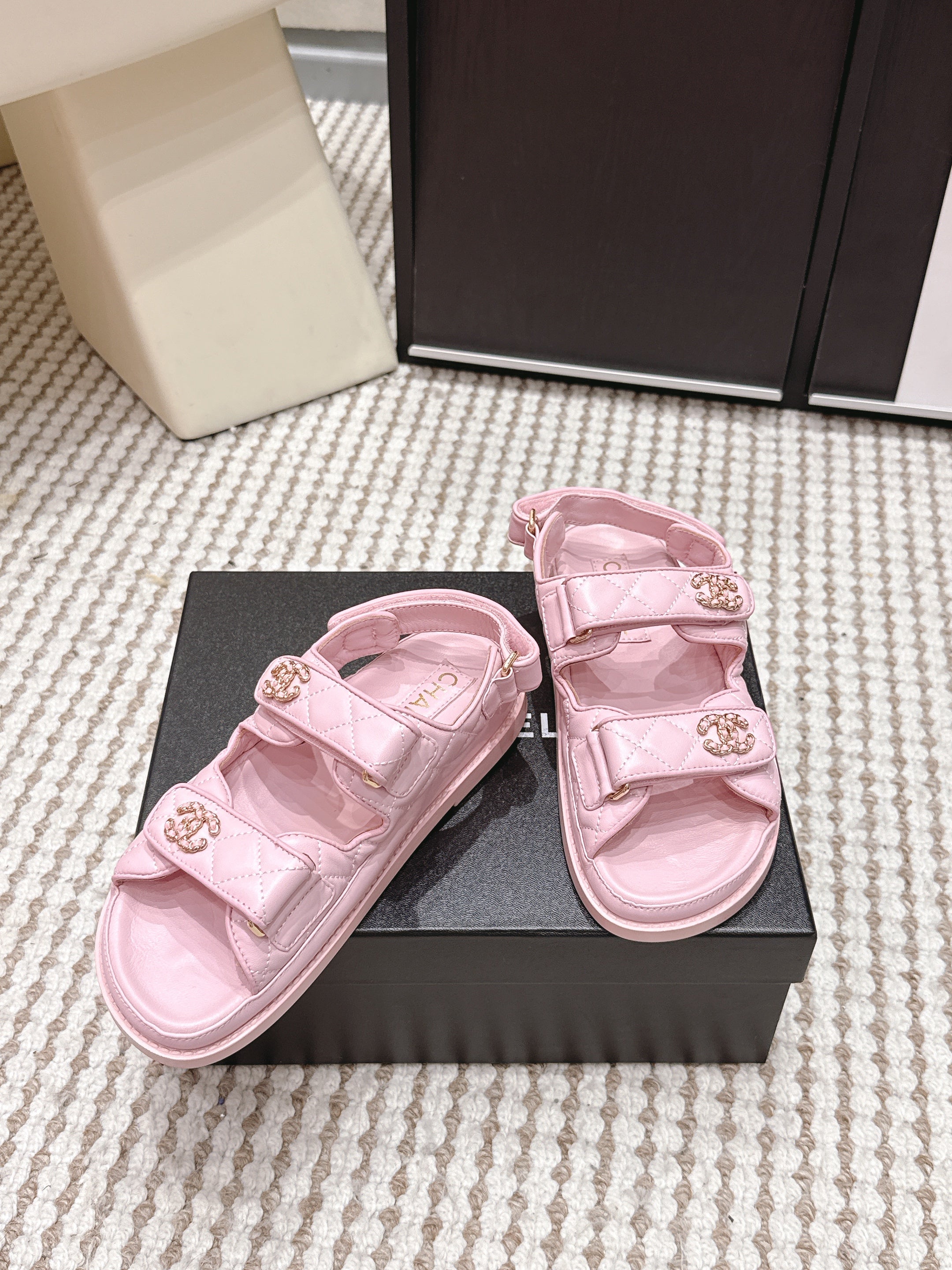 CHANEL 26S QUILTED DAD SANDALS IN LIGHT PINK CALFSKIN
