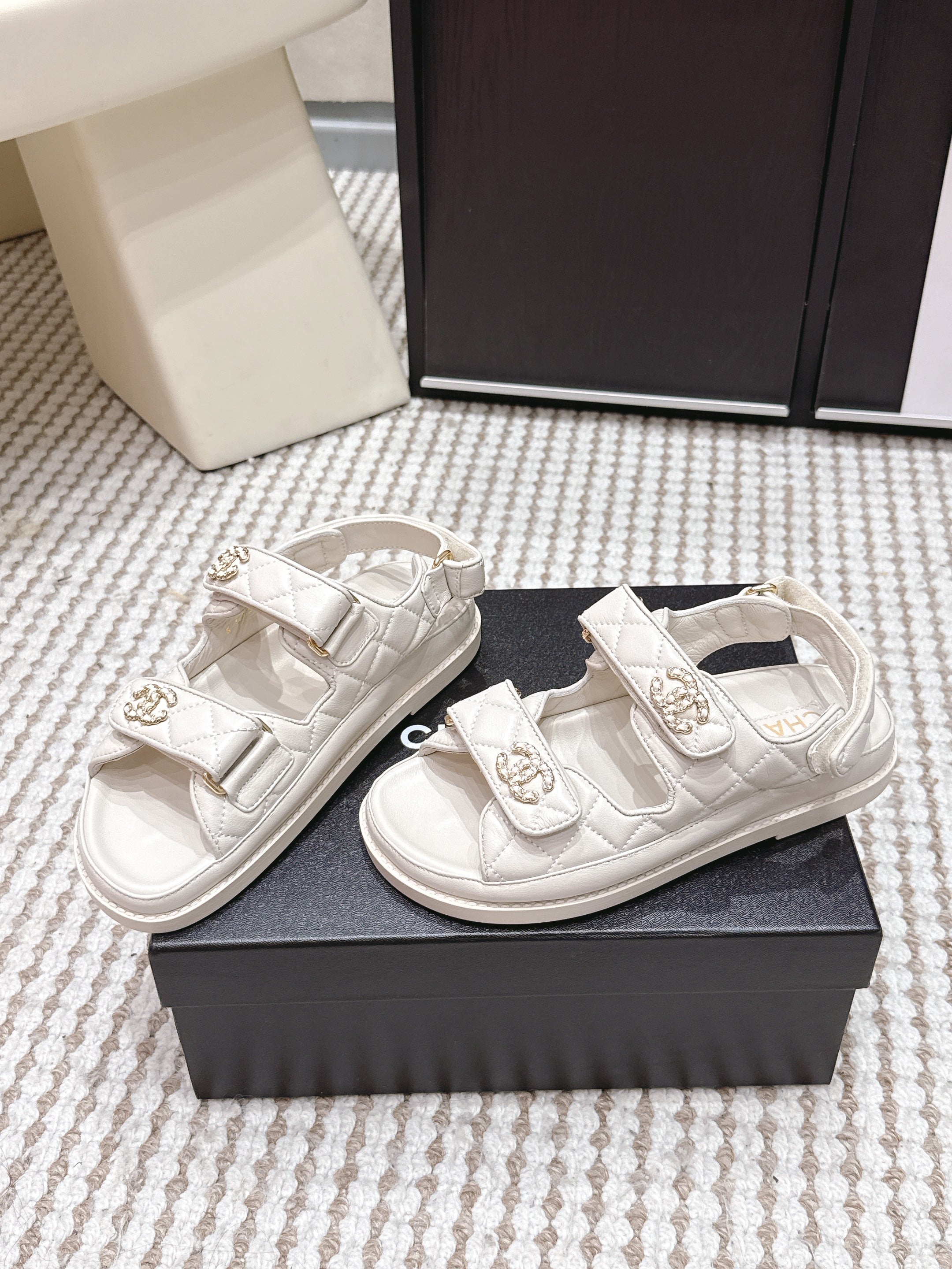 CHANEL 26S QUILTED DAD SANDALS IN CREAM WHITE CALFSKIN
