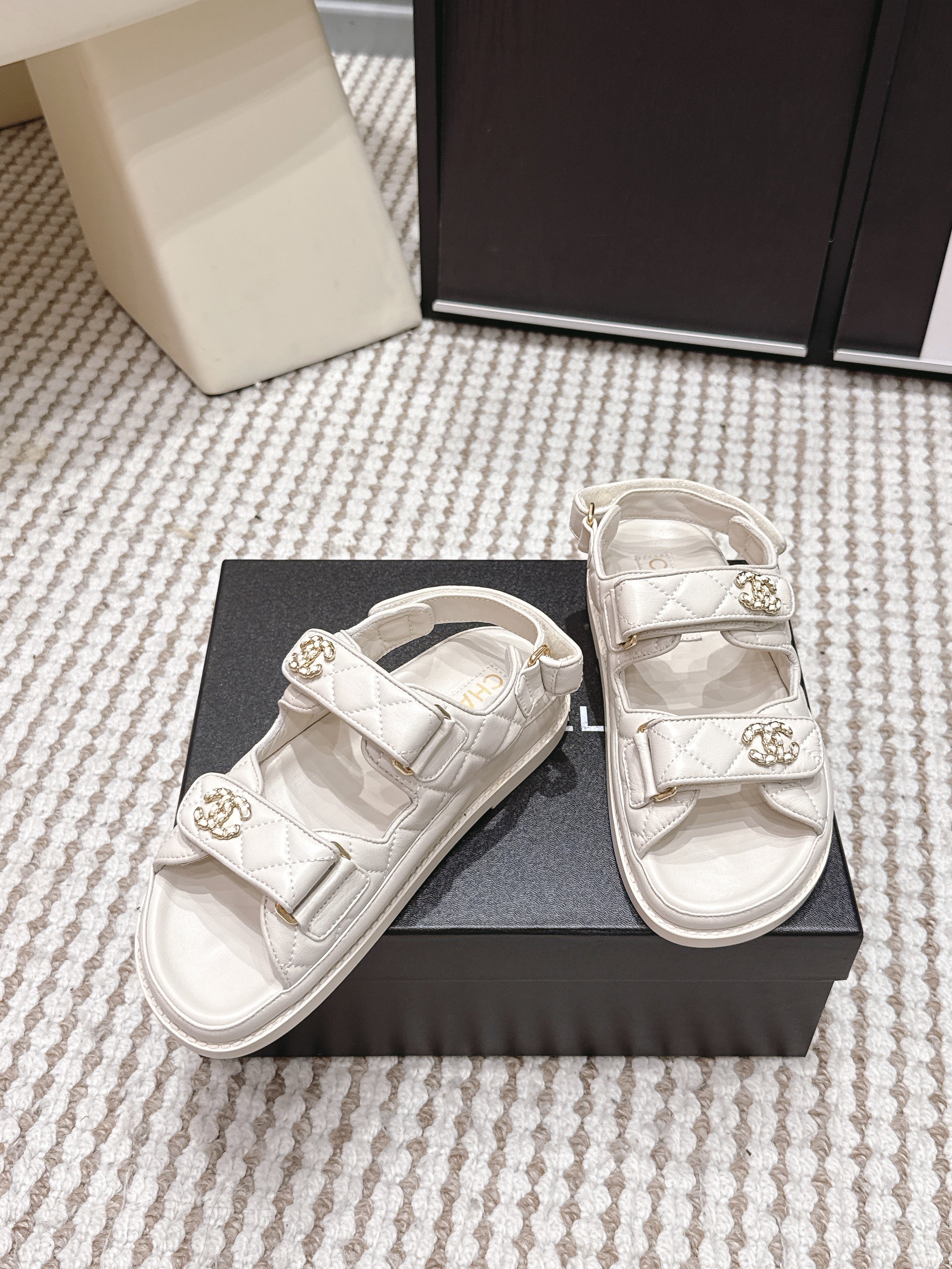 CHANEL 26S QUILTED DAD SANDALS IN CREAM WHITE CALFSKIN