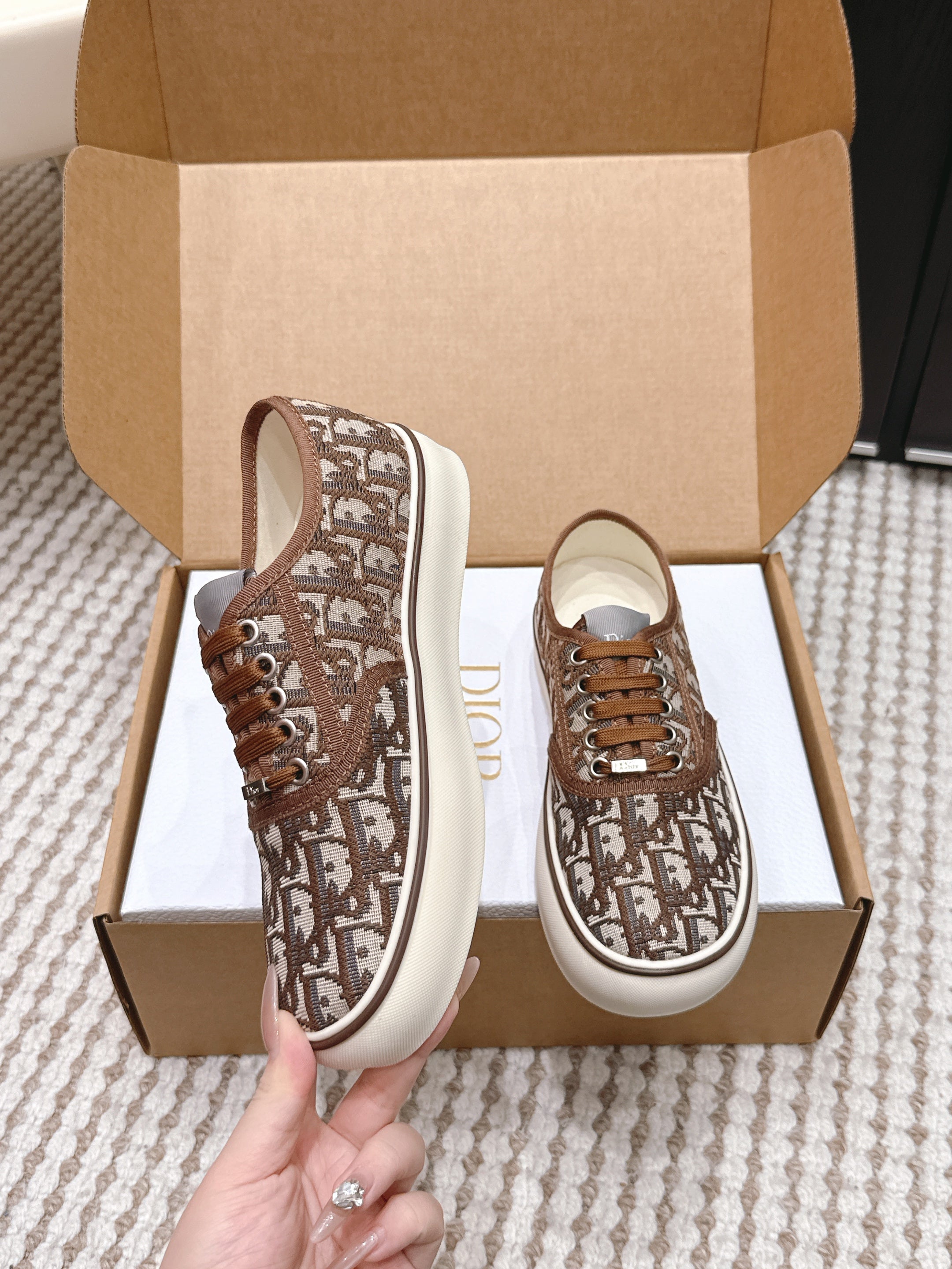 DIOR 26S SALTWIND SNEAKER IN BROWN FABRIC STYLE 6