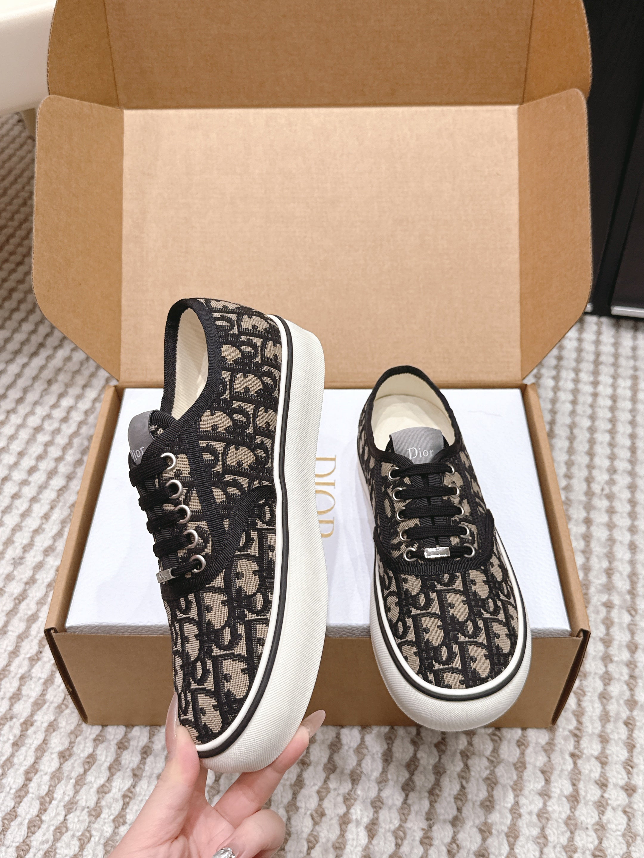 DIOR 26S SALTWIND SNEAKER IN BROWN BLACK FABRIC