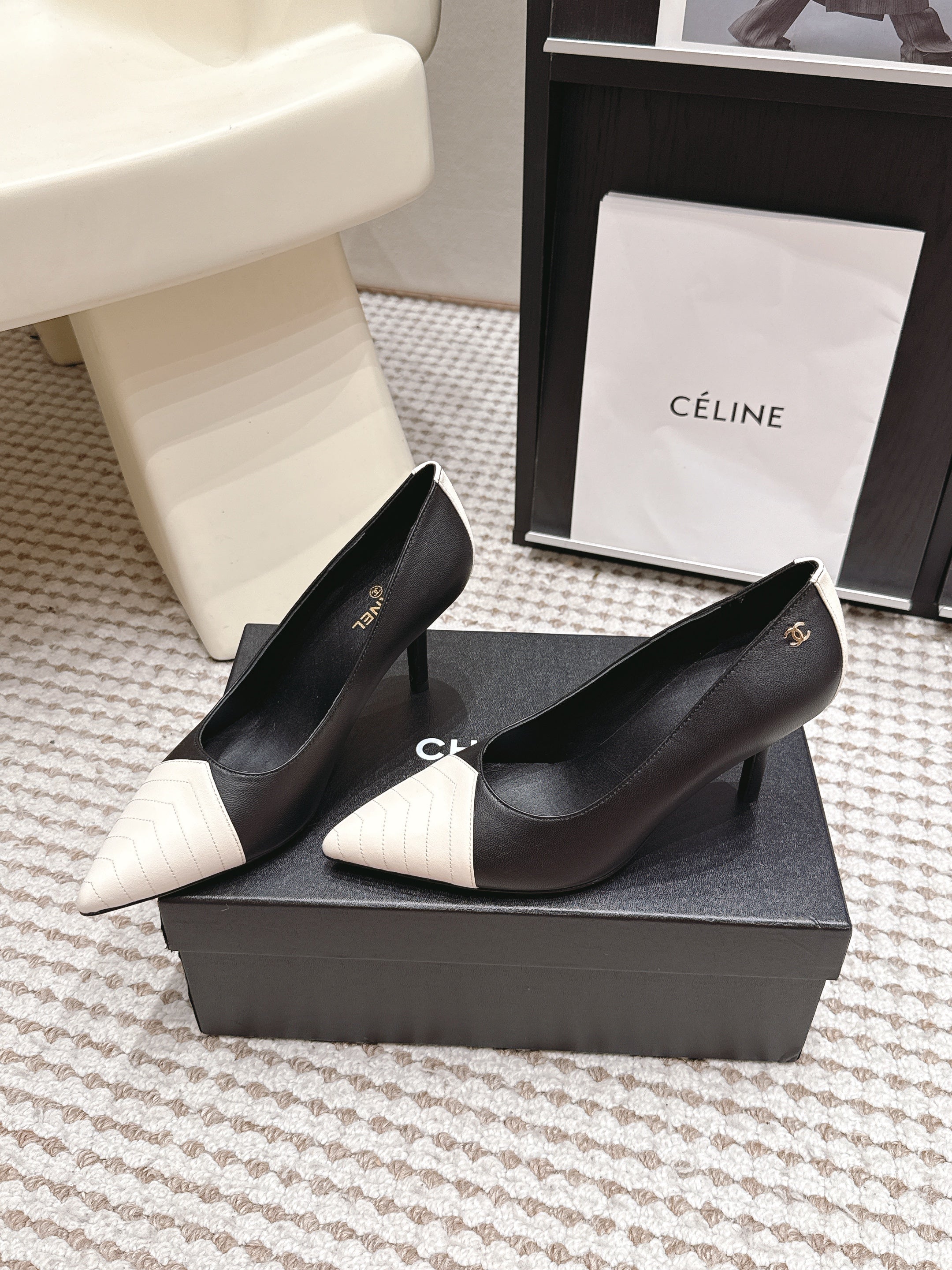 CHANEL 26S HIGH HEELS IN BLACK LAMBSKIN WITH WHITE CHEVRON-QUILTED TOE