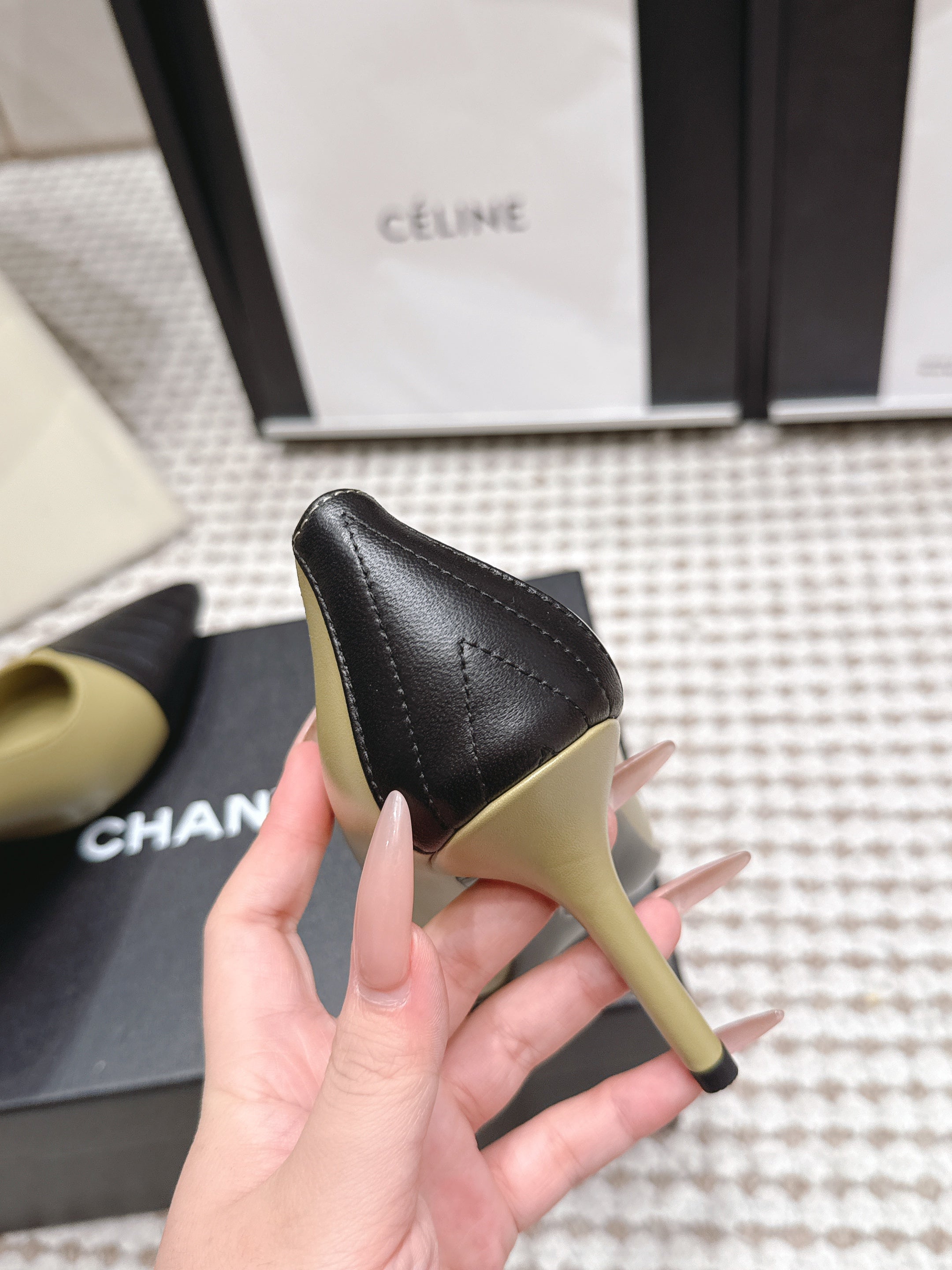 CHANEL 26S HIGH HEELS IN CREAM BEIGE LAMBSKIN WITH BLACK CHEVRON-QUILTED TOE
