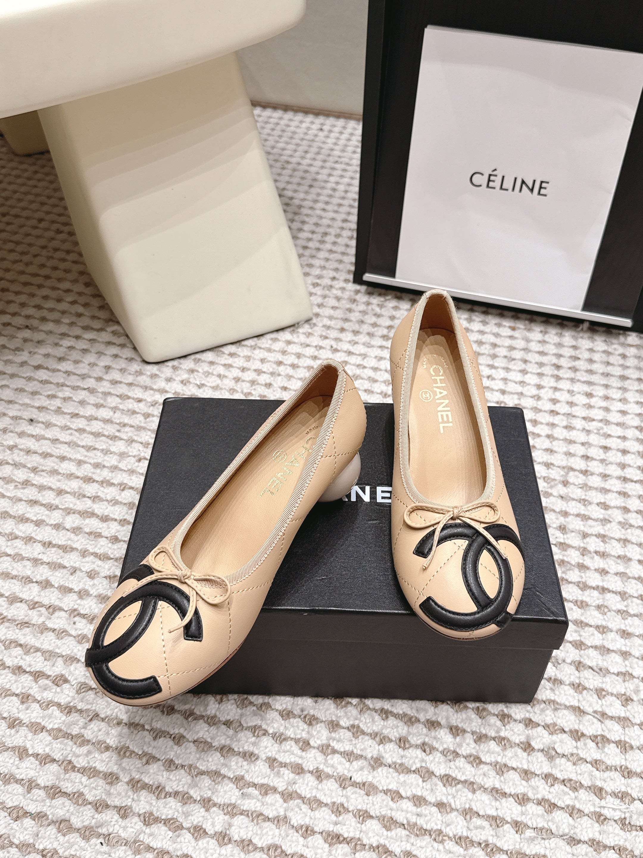 CHANEL 26S PEARL HIGH HEELS 55 MM IN BEIGE CALFSKIN WITH BLACK CC LOGO