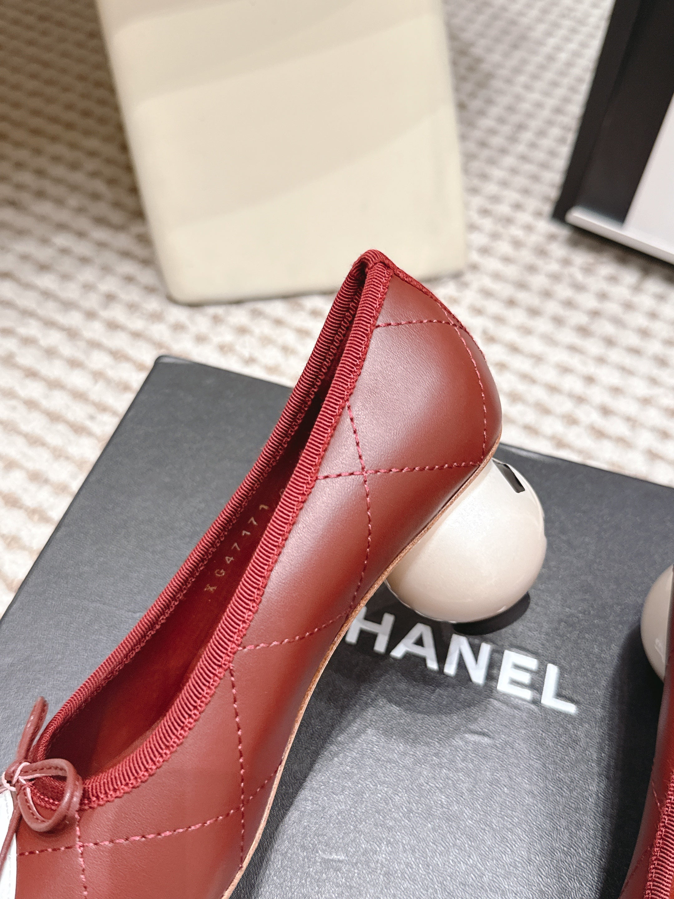 CHANEL 26S PEARL HIGH HEELS 55 MM IN DARK RED CALFSKIN WITH WHITE CC LOGO
