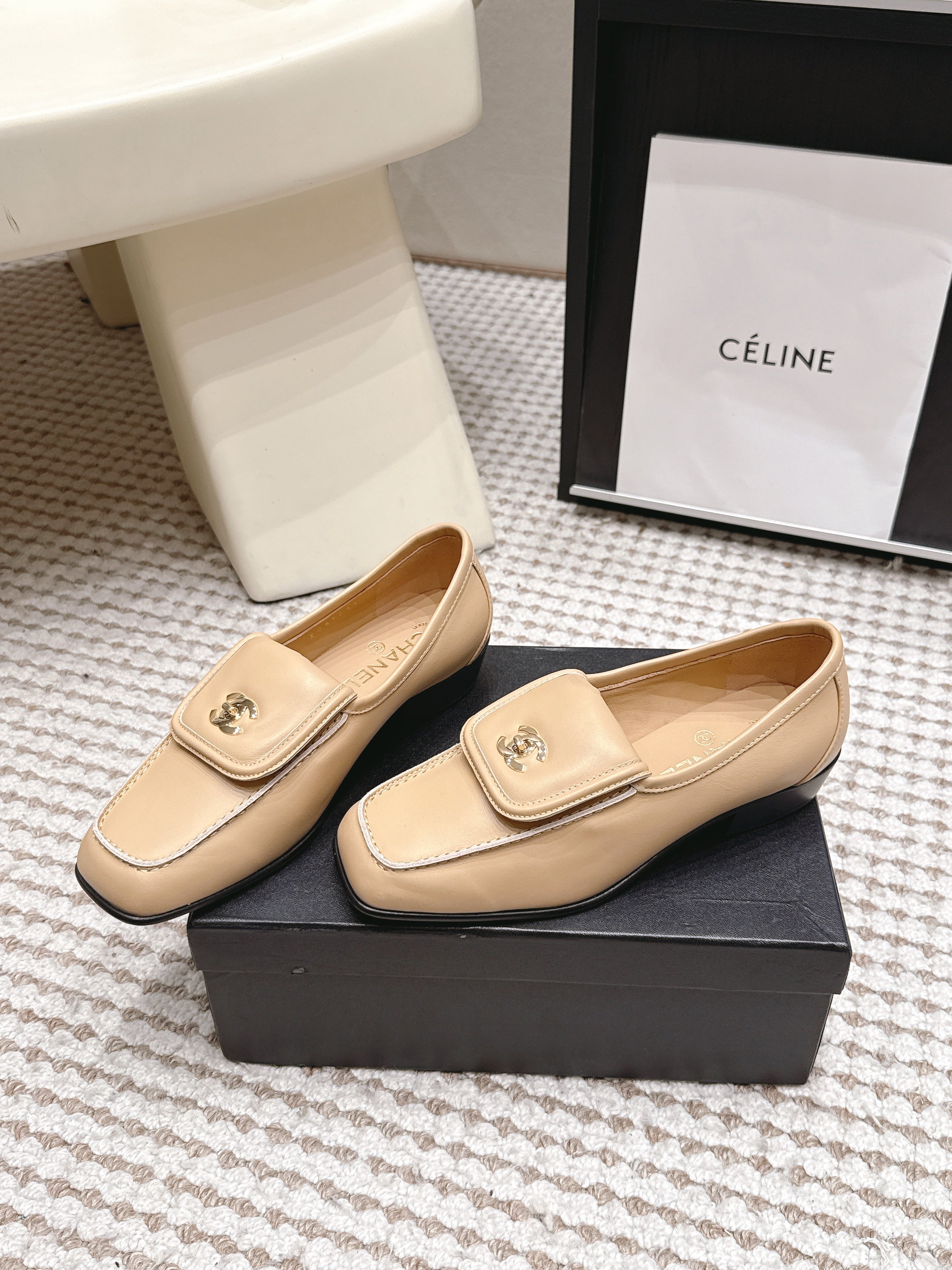 CHANEL 26S LOAFERS IN BEIGE CALFSKIN WITH GOLD-TONE CC LOGO