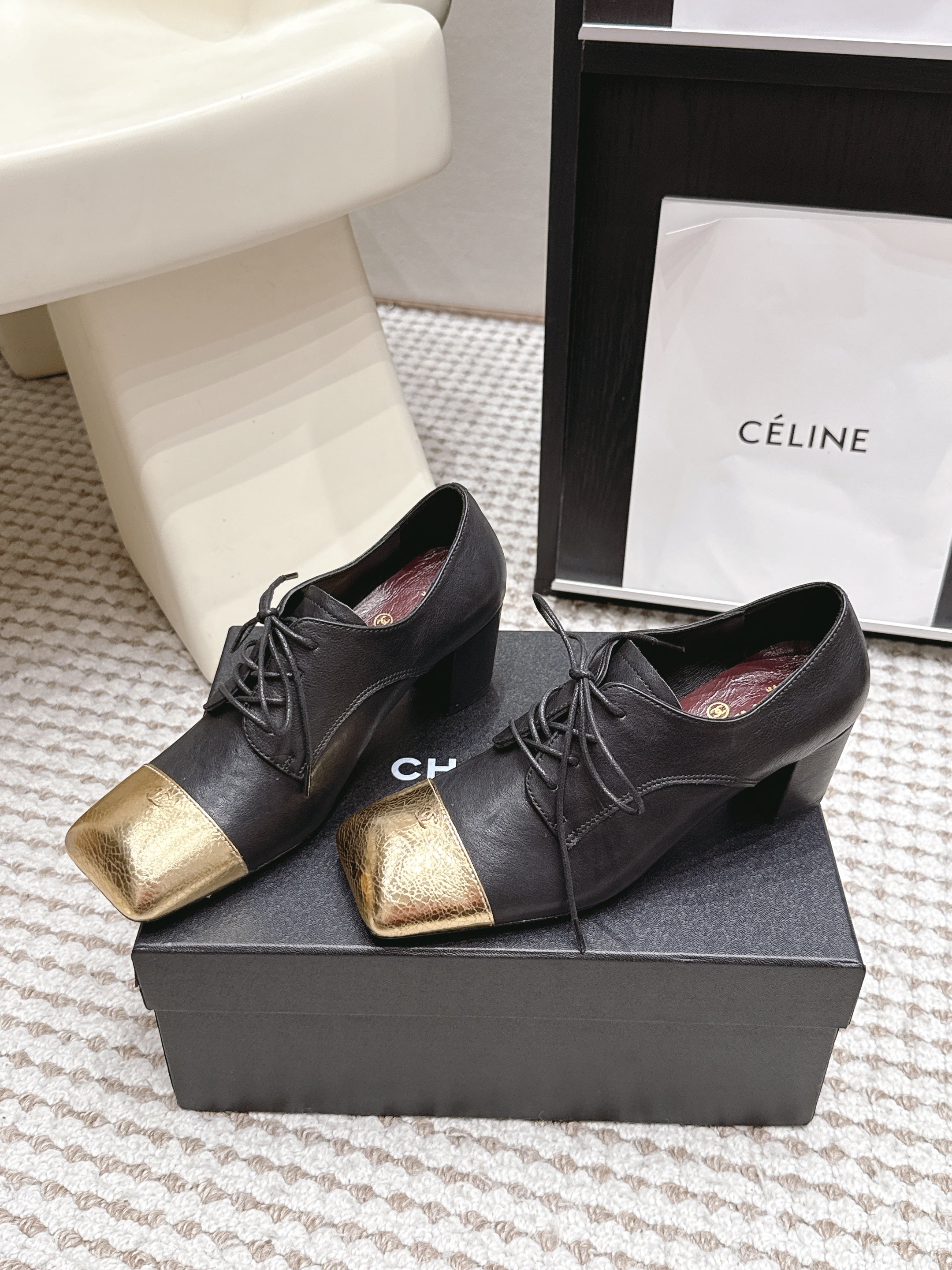 CHANEL 26S LACE-UP OXFORD HEELS IN BLACK CALFSKIN WITH GOLD TOE CAP