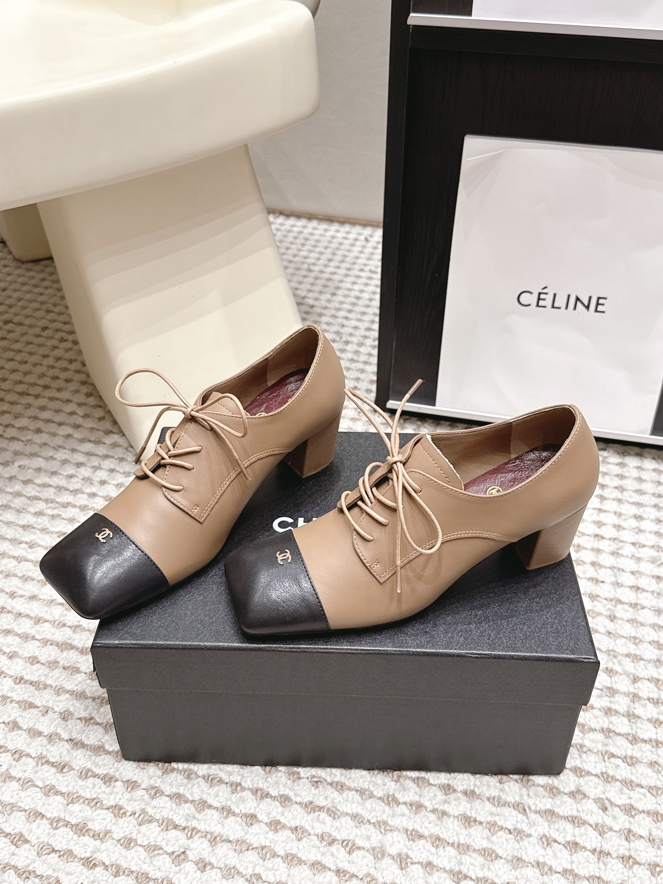 CHANEL 26S LACE-UP OXFORD HEELS IN LIGHT BROWN CALFSKIN WITH BLACK TOE CAP