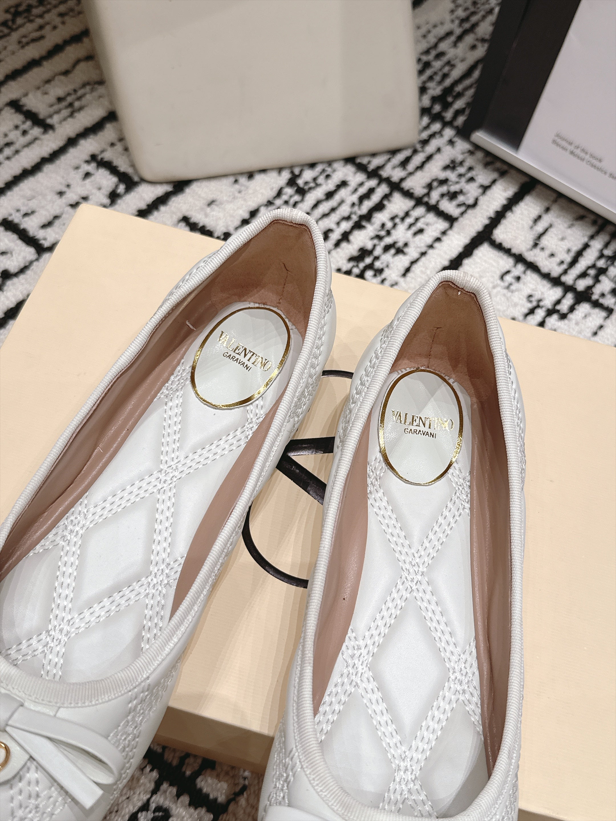 VALENTINO 26S QUILTED BALLET FLATS IN CREAM WHITE LAMBSKIN