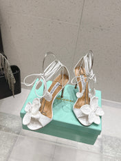 AQUAZZURA 26S FLORAL HEELS 100 MM IN WHITE WOVEN RAFFIA