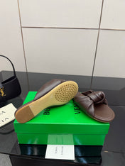 BOTTEGA VENETA 26S SLIDE SANDALS IN BROWN LAMBSKIN