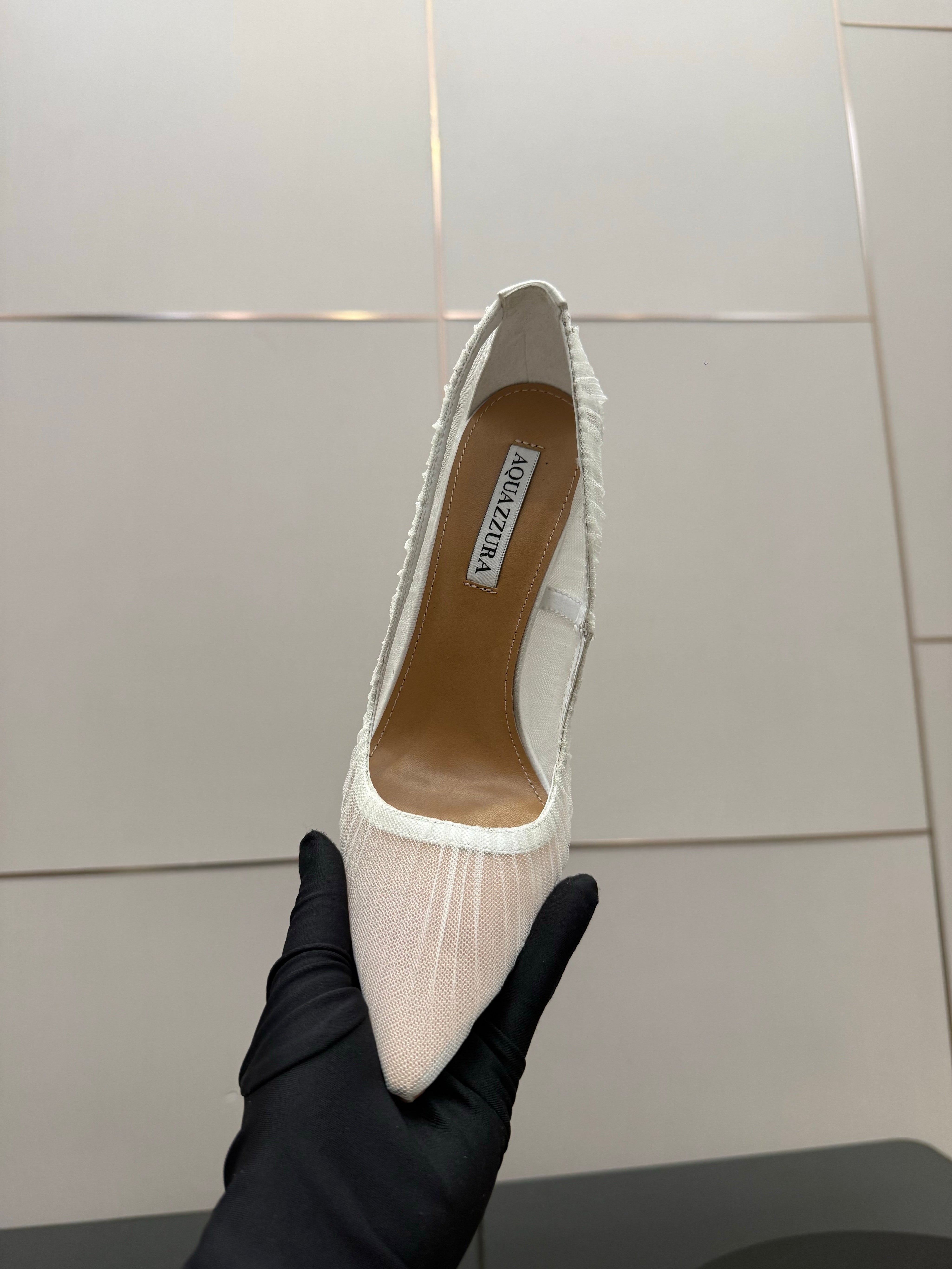 AQUAZZURA 26S OPTIC PUMPS 100 MM IN WHITE PLEATED MESH & SATIN
