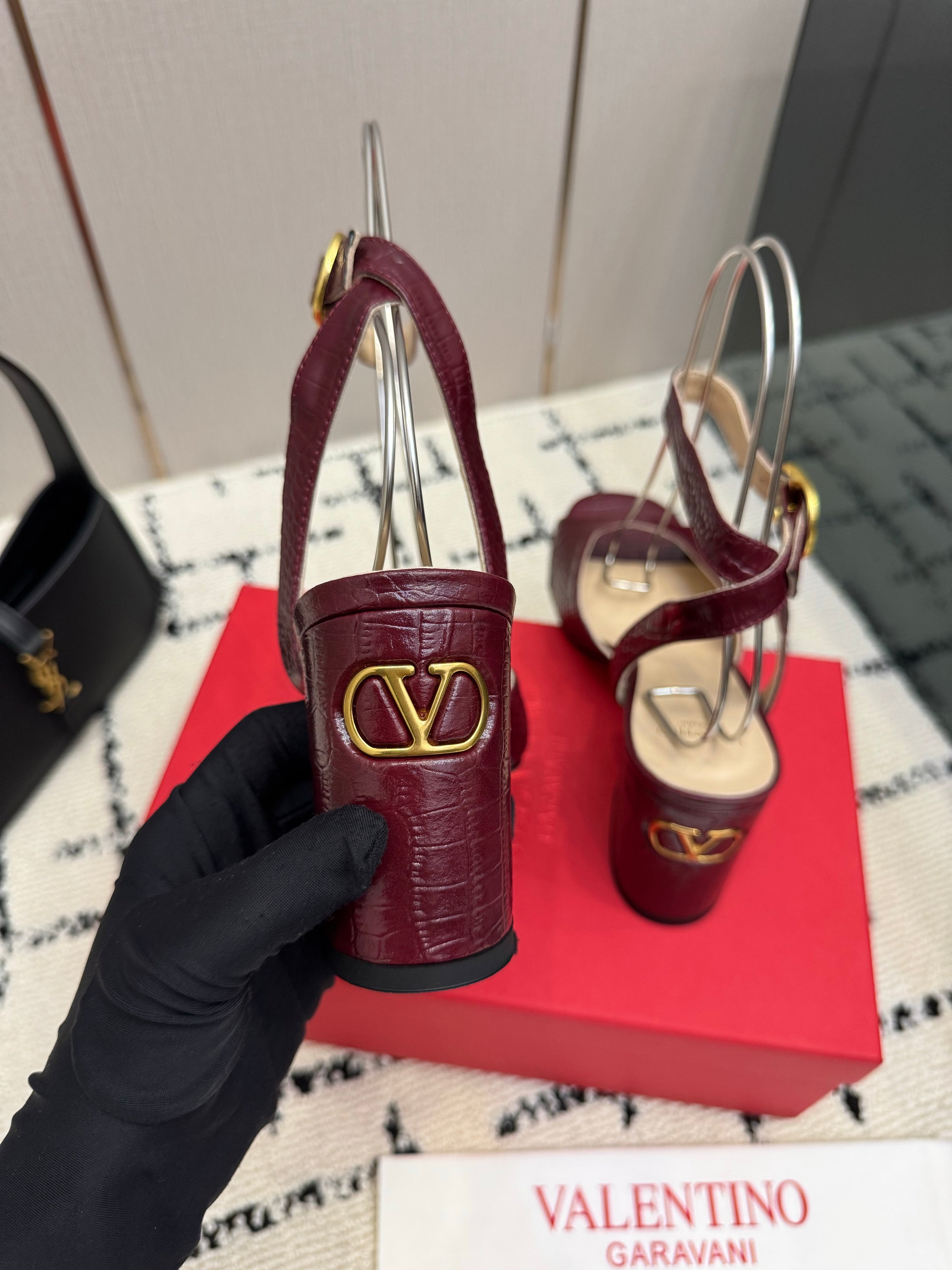 VALENTINO 26S SQUARE TOE ANKLE STRAP SANDALS IN DARK RED CROC-EMBOSSED LEATHER