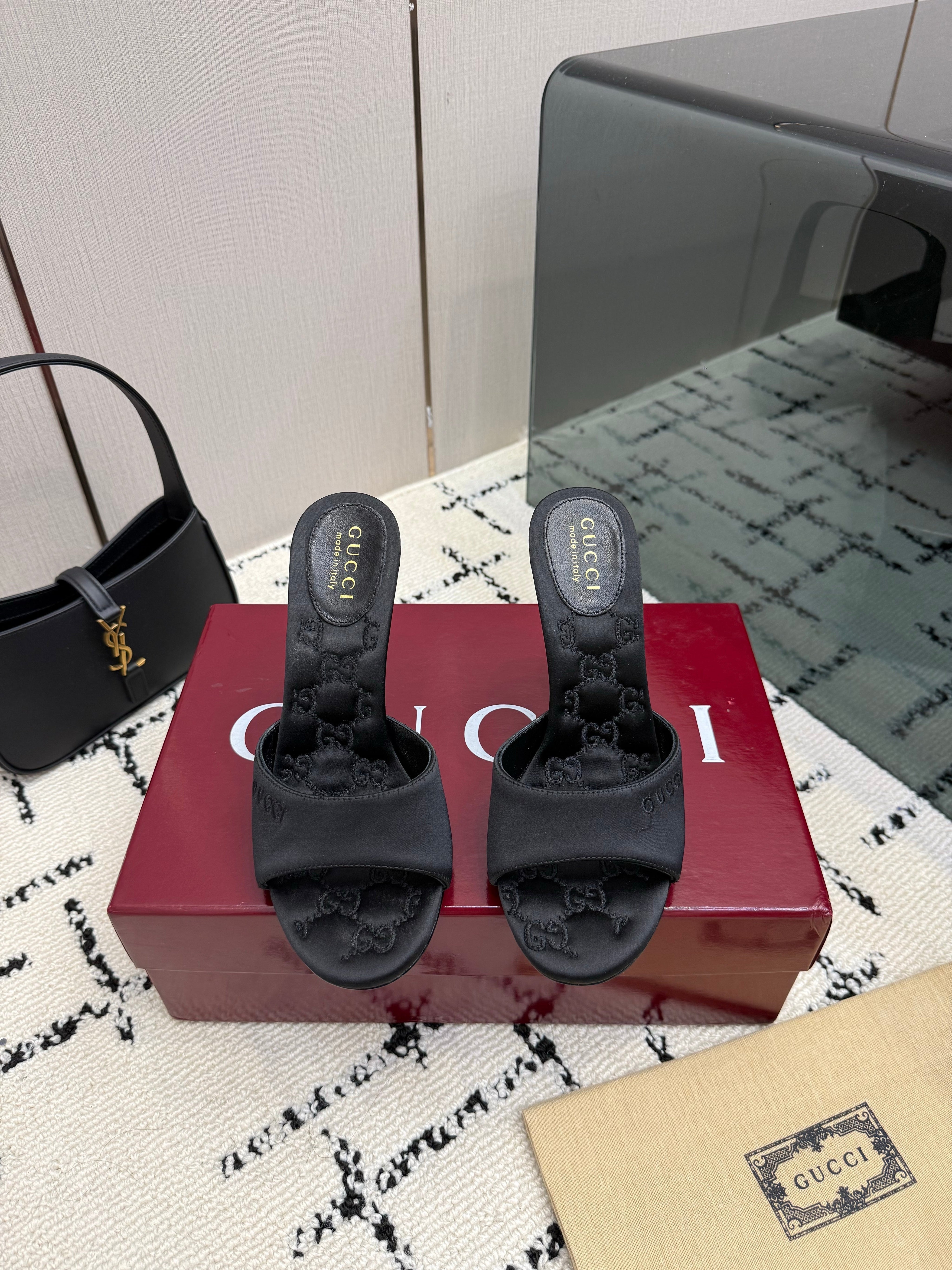 GUCCI 26S CRYSTAL-HEEL SANDALS 100 MM IN BLACK SATIN