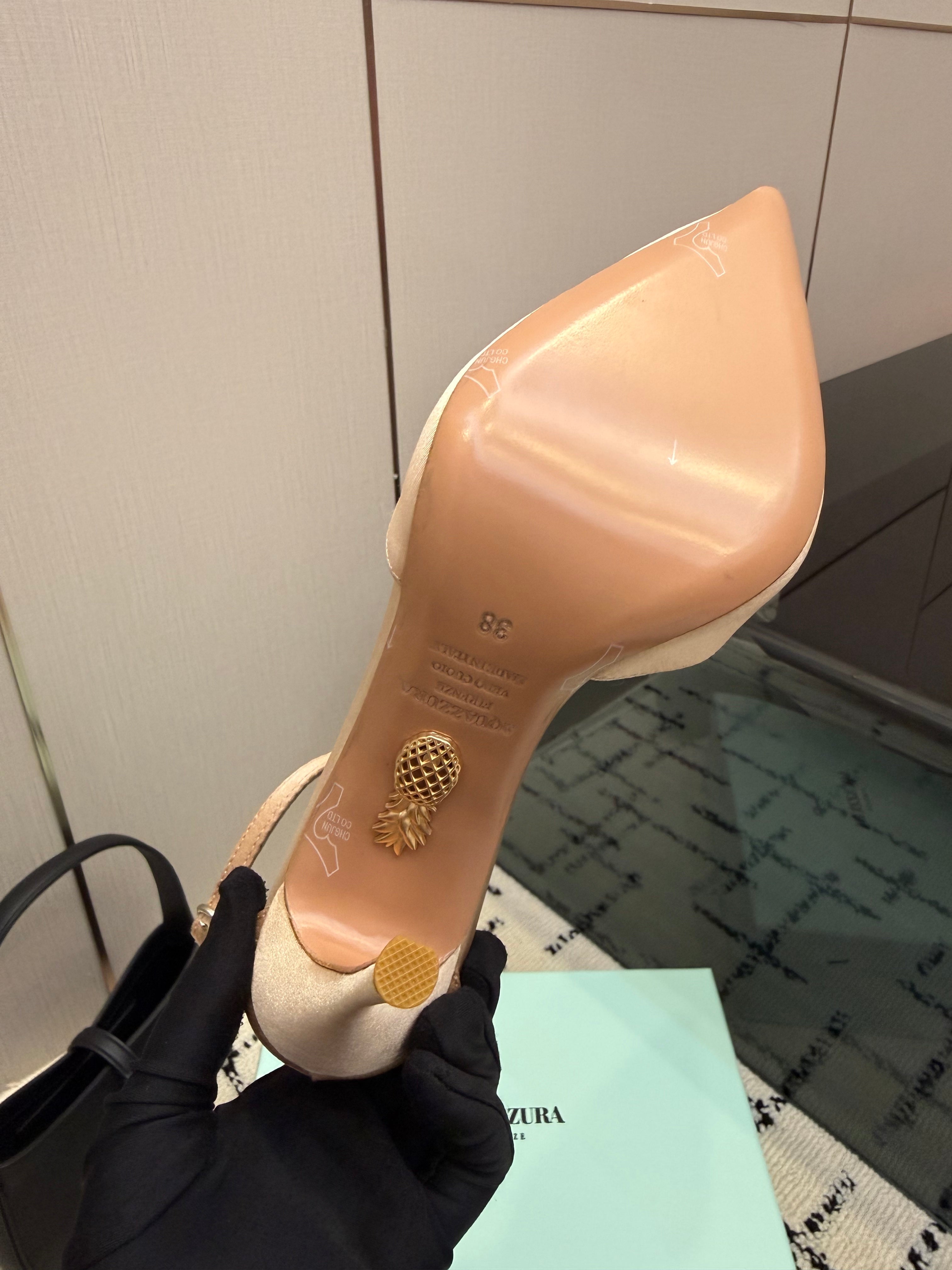 AQUAZZURA 26S POINTED-TOE PUMPS 105 MM IN BEIGE SATIN
