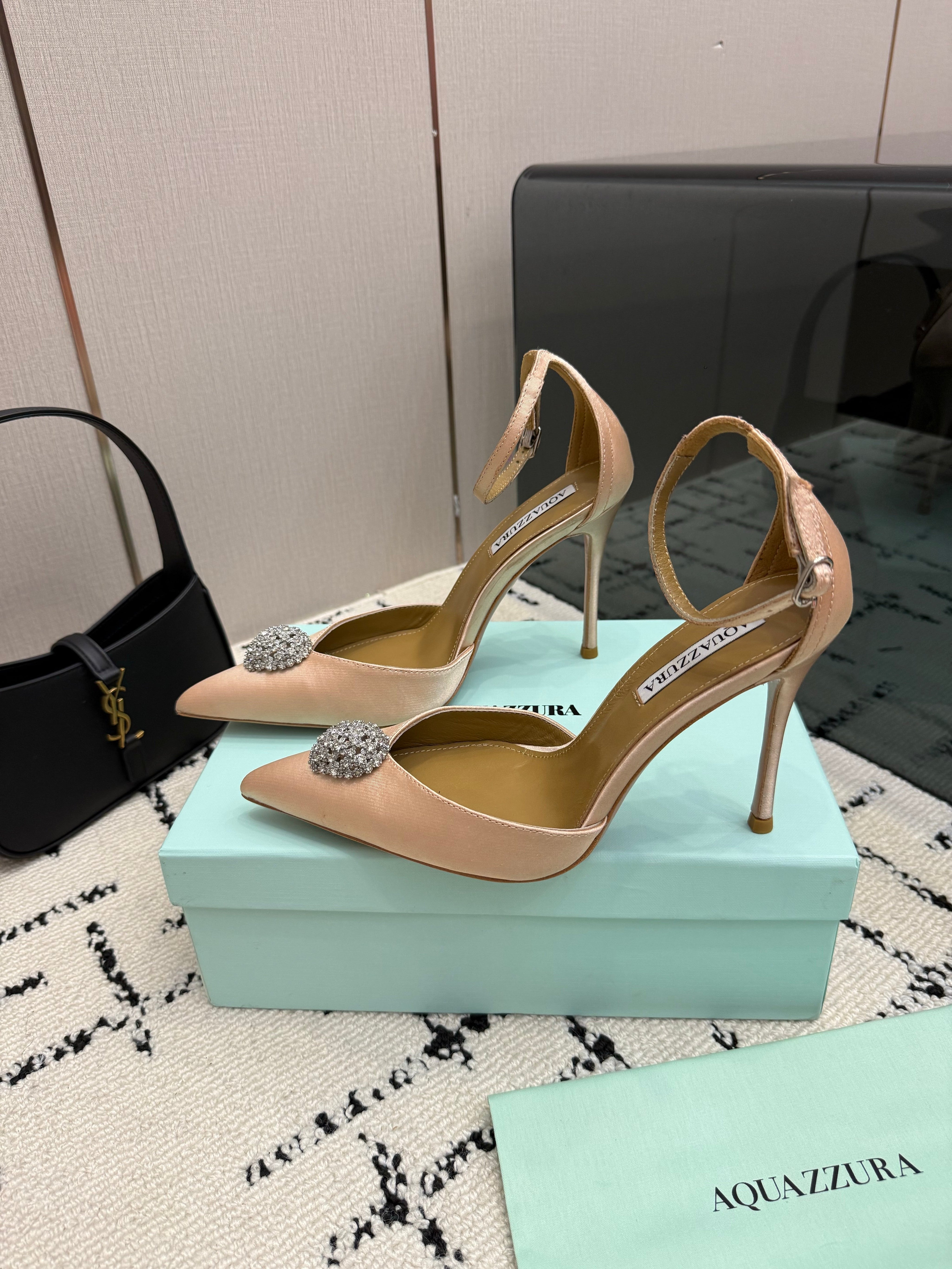 AQUAZZURA 26S POINTED-TOE PUMPS 105 MM IN BEIGE SATIN
