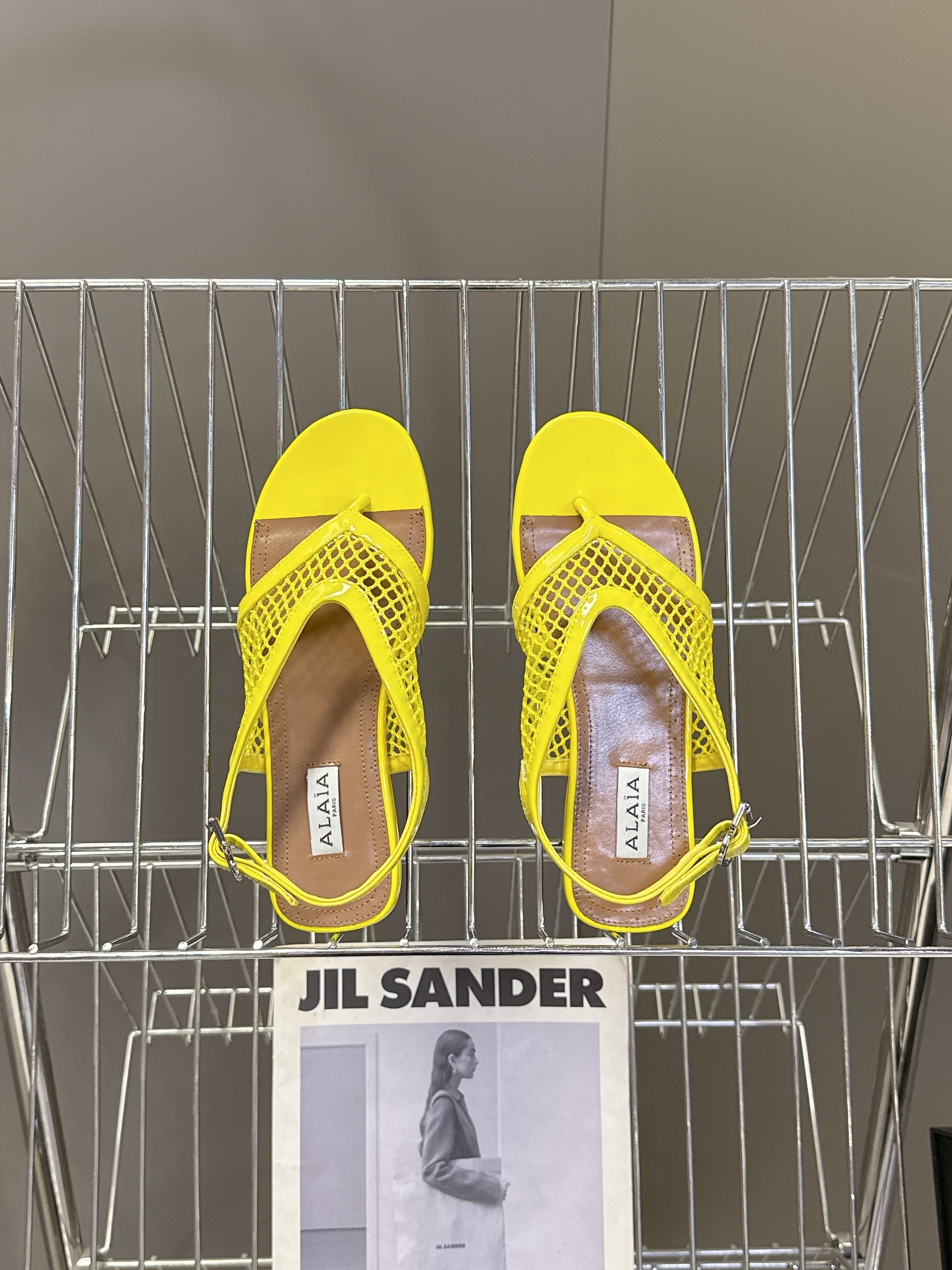 ALAIA 26S FLAT MESH THONG SANDALS IN YELLOW PATENT CALFSKIN