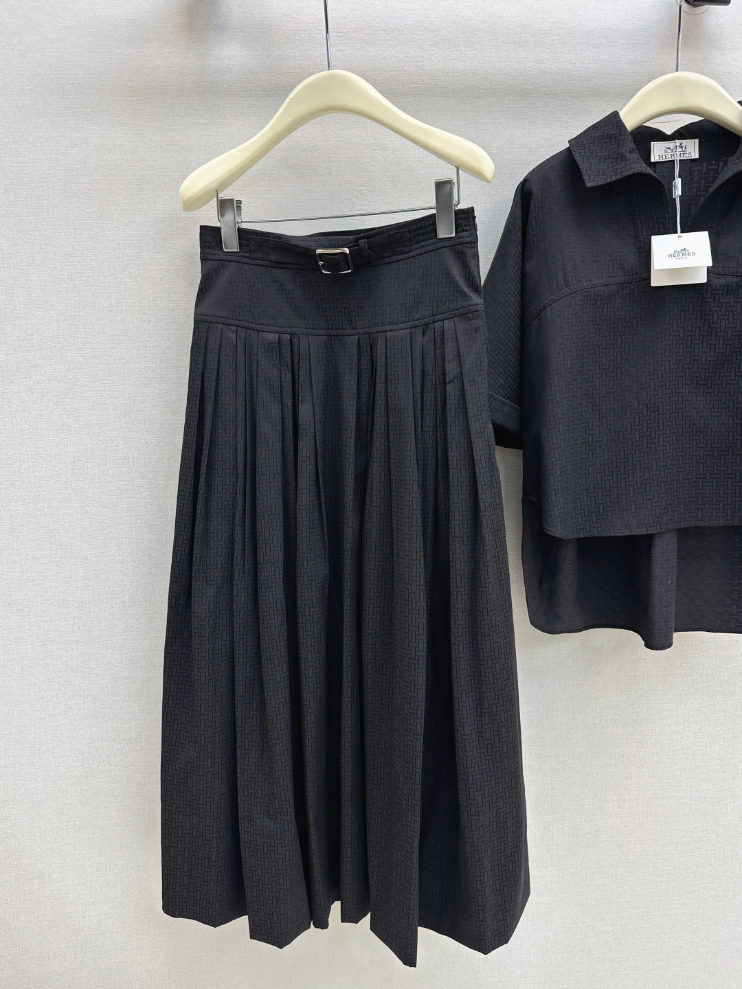 HERMES 26S SHIRT AND SKIRT SET 525