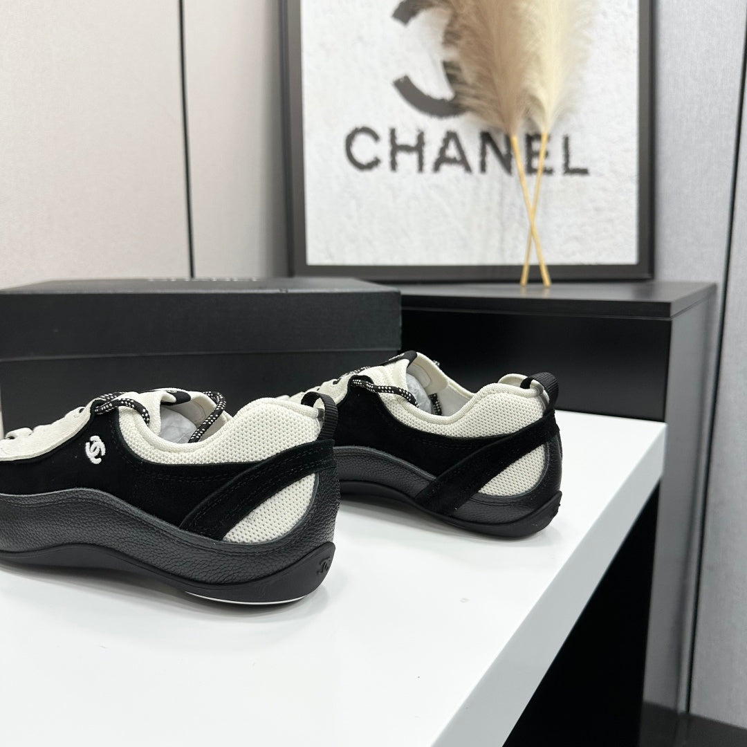 CHANEL SNEAKERS METIERS D-ART 26S IN  BLACK AND WHITE CALFSKIN MIXED FIBERS