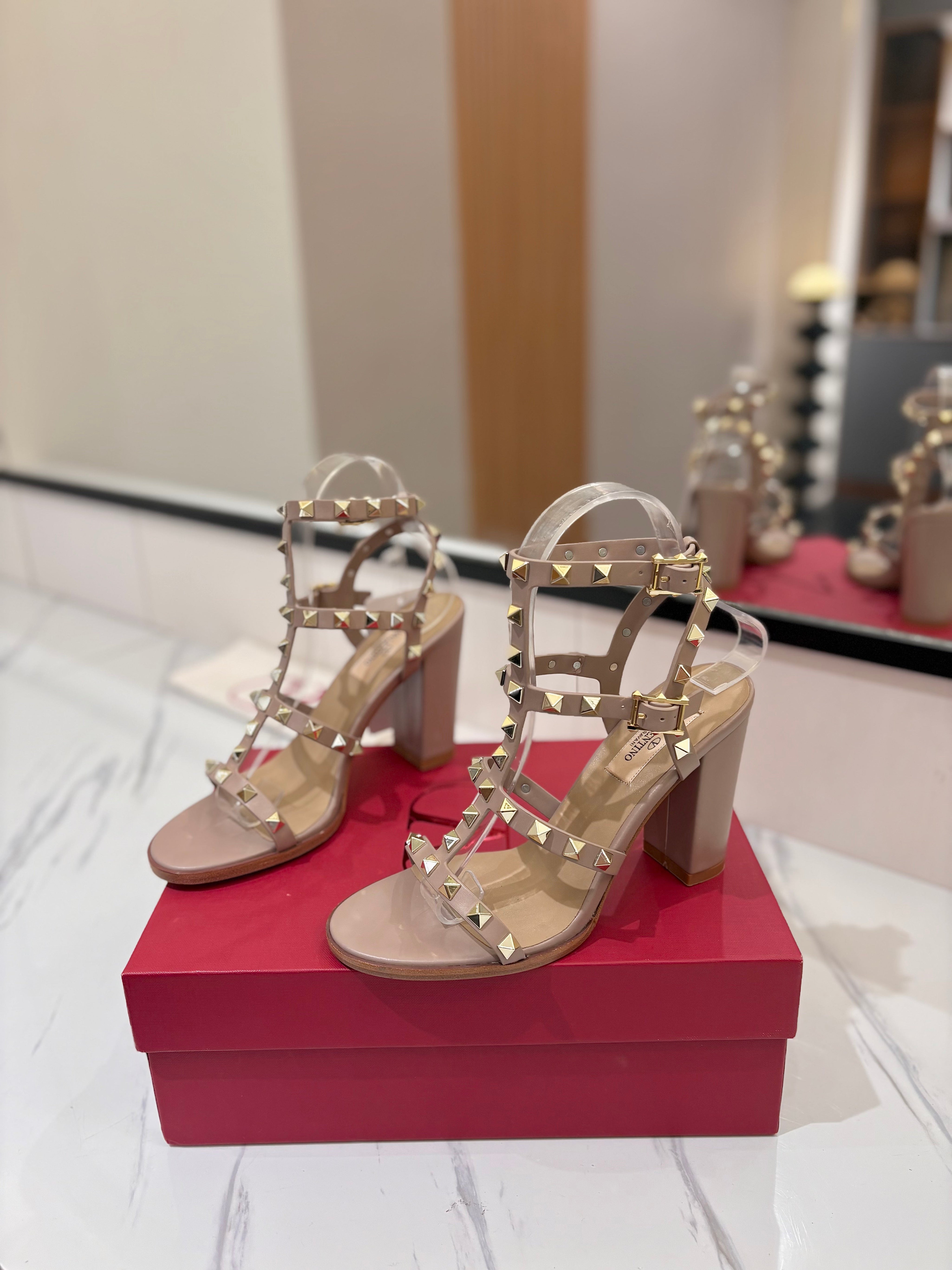 VALENTINO 26S STUDDED HIGH HEEL SANDALS 90 MM IN NUDE CALFSKIN