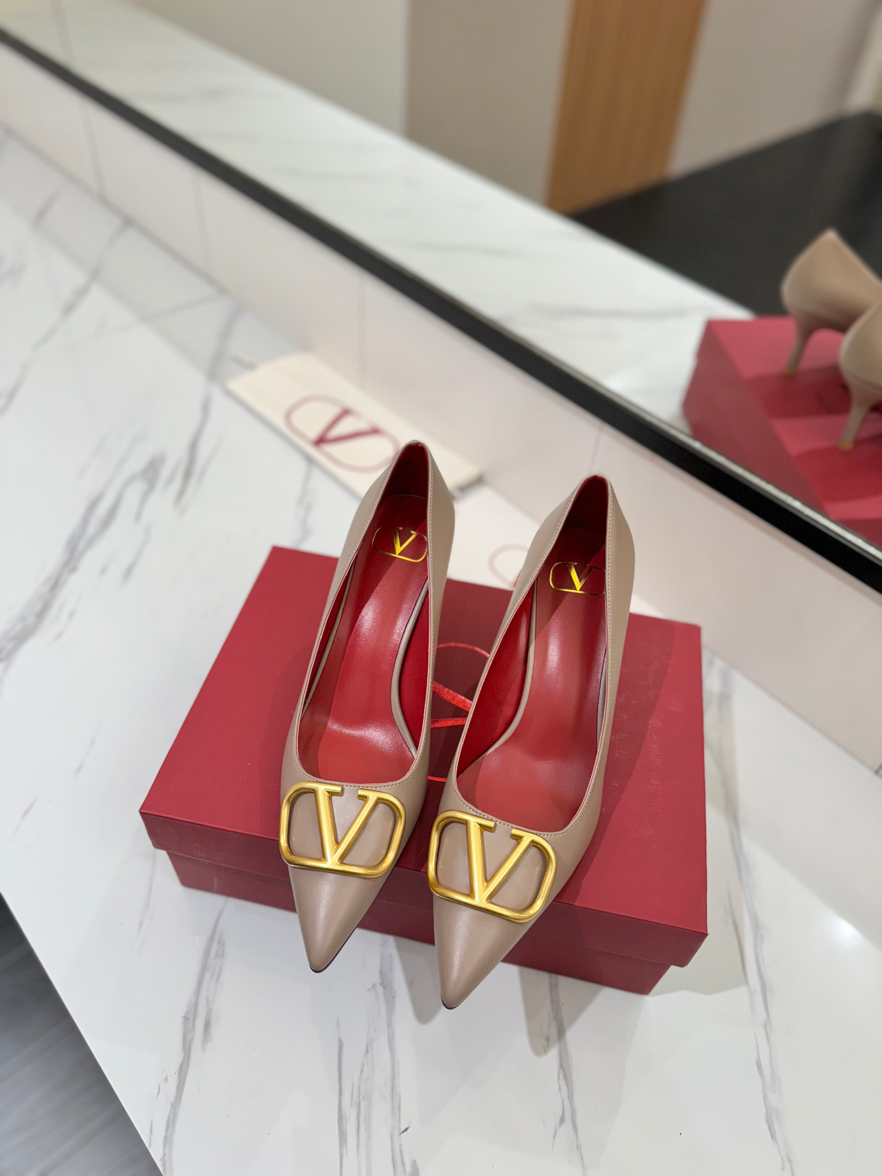 VALENTINO 26S HIGH HEELS 75 MM IN BEIGE SMOOTH CALFSKIN WITH GOLD HARDWARE