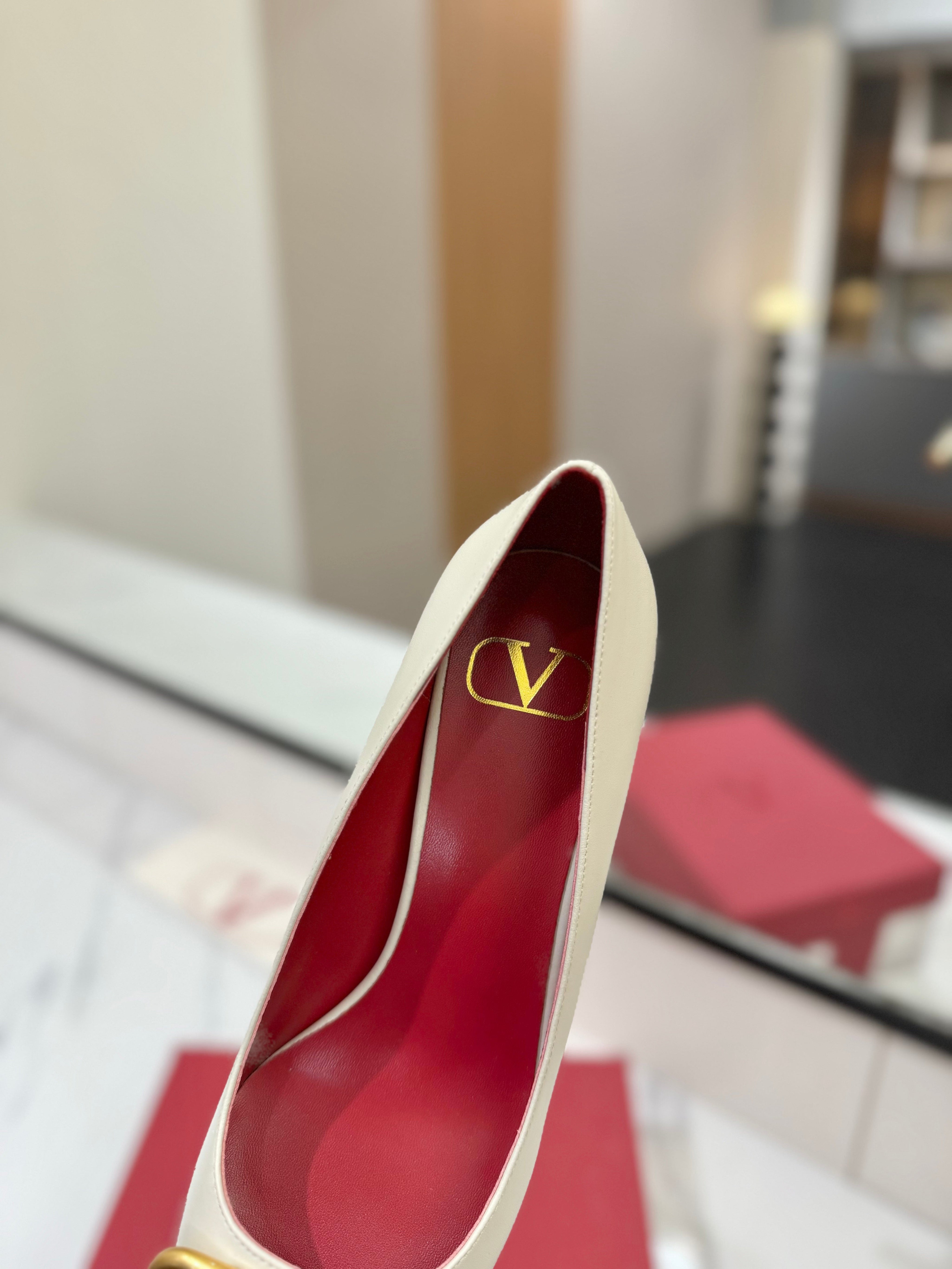 VALENTINO 26S HIGH HEELS 75 MM IN CREAM WHITE SMOOTH CALFSKIN WITH GOLD HARDWARE