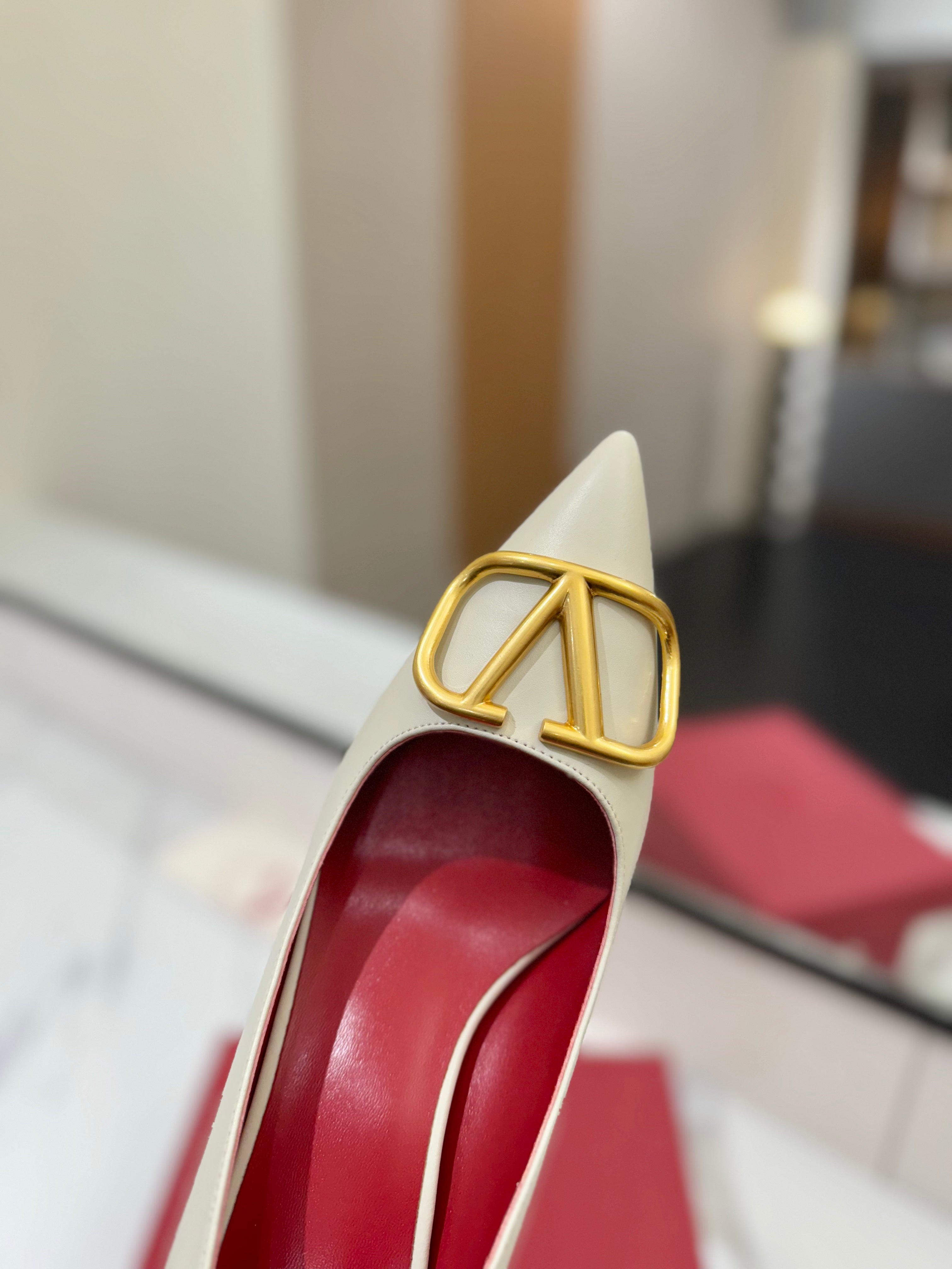 VALENTINO 26S HIGH HEELS 75 MM IN CREAM WHITE SMOOTH CALFSKIN WITH GOLD HARDWARE