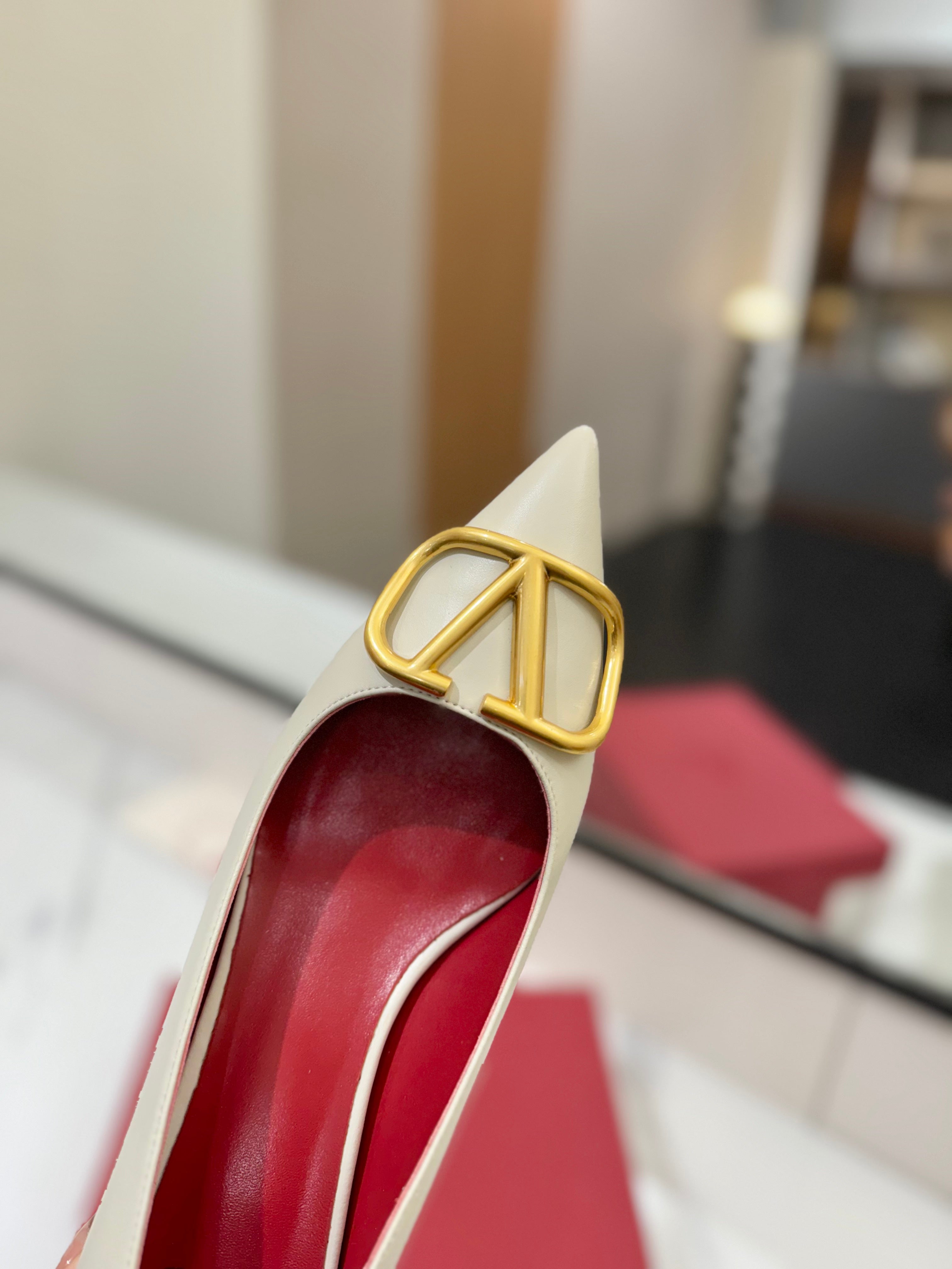 VALENTINO 26S HIGH HEELS 45 MM IN CREAM WHITE SMOOTH CALFSKIN WITH GOLD HARDWARE