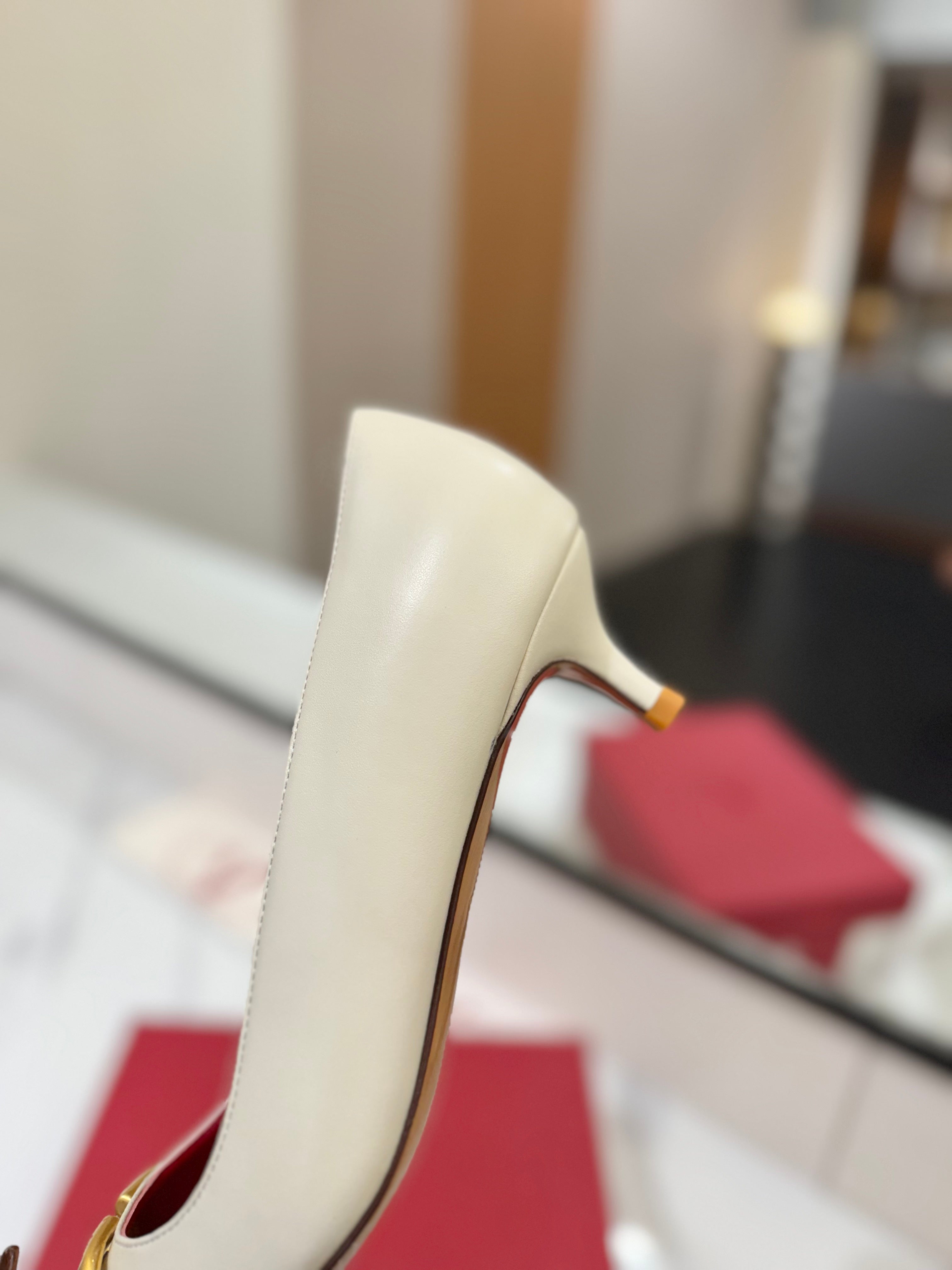 VALENTINO 26S HIGH HEELS 45 MM IN CREAM WHITE SMOOTH CALFSKIN WITH GOLD HARDWARE