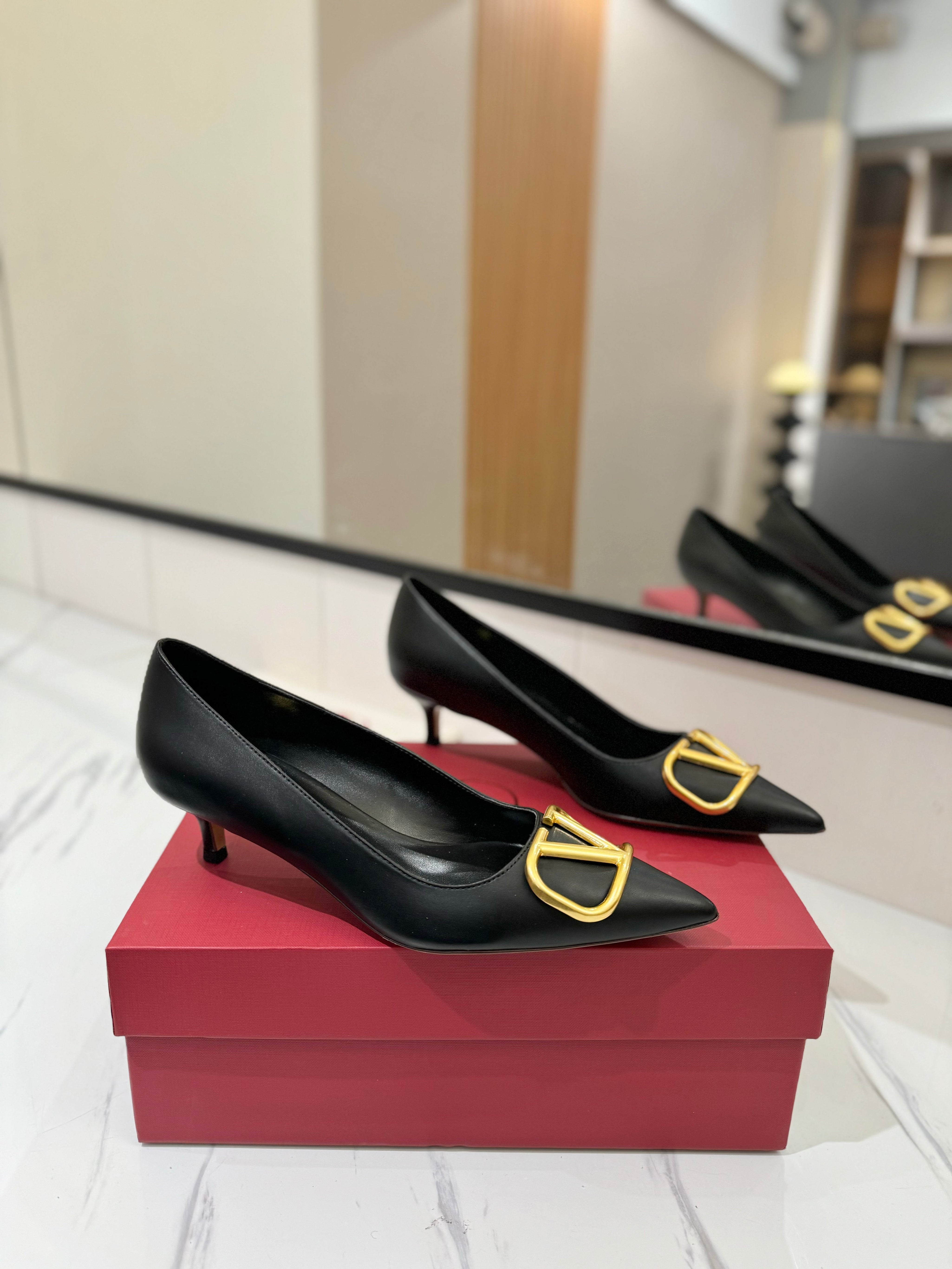 VALENTINO 26S HIGH HEELS 45 MM IN BLACK SMOOTH CALFSKIN WITH GOLD HARDWARE
