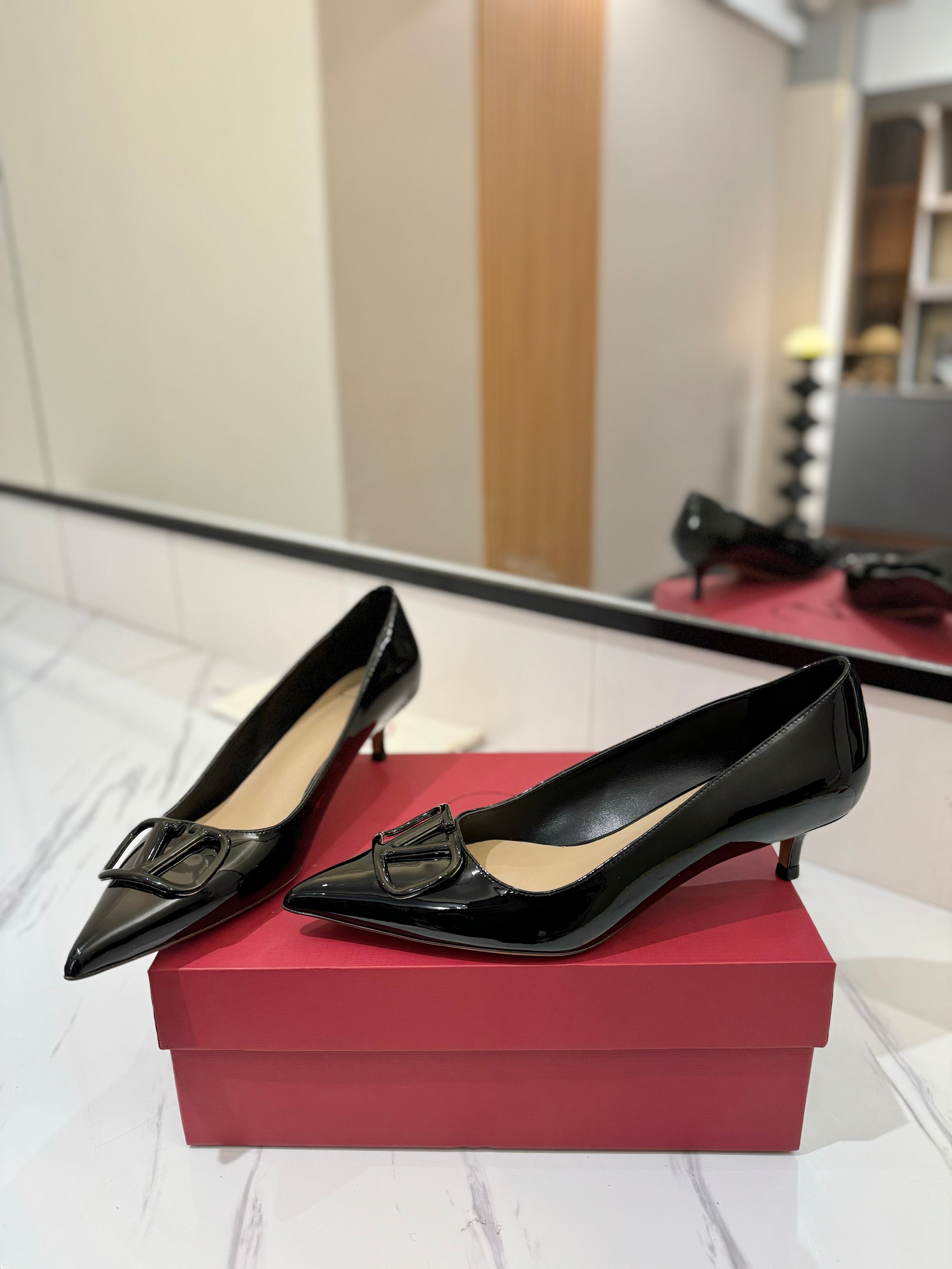 VALENTINO 26S HIGH HEELS 45 MM IN BLACK PATENT CALFSKIN