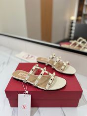 VALENTINO 26S SANDALS IN CREAM WHITE CALFSKIN WITH GOLD STUDS