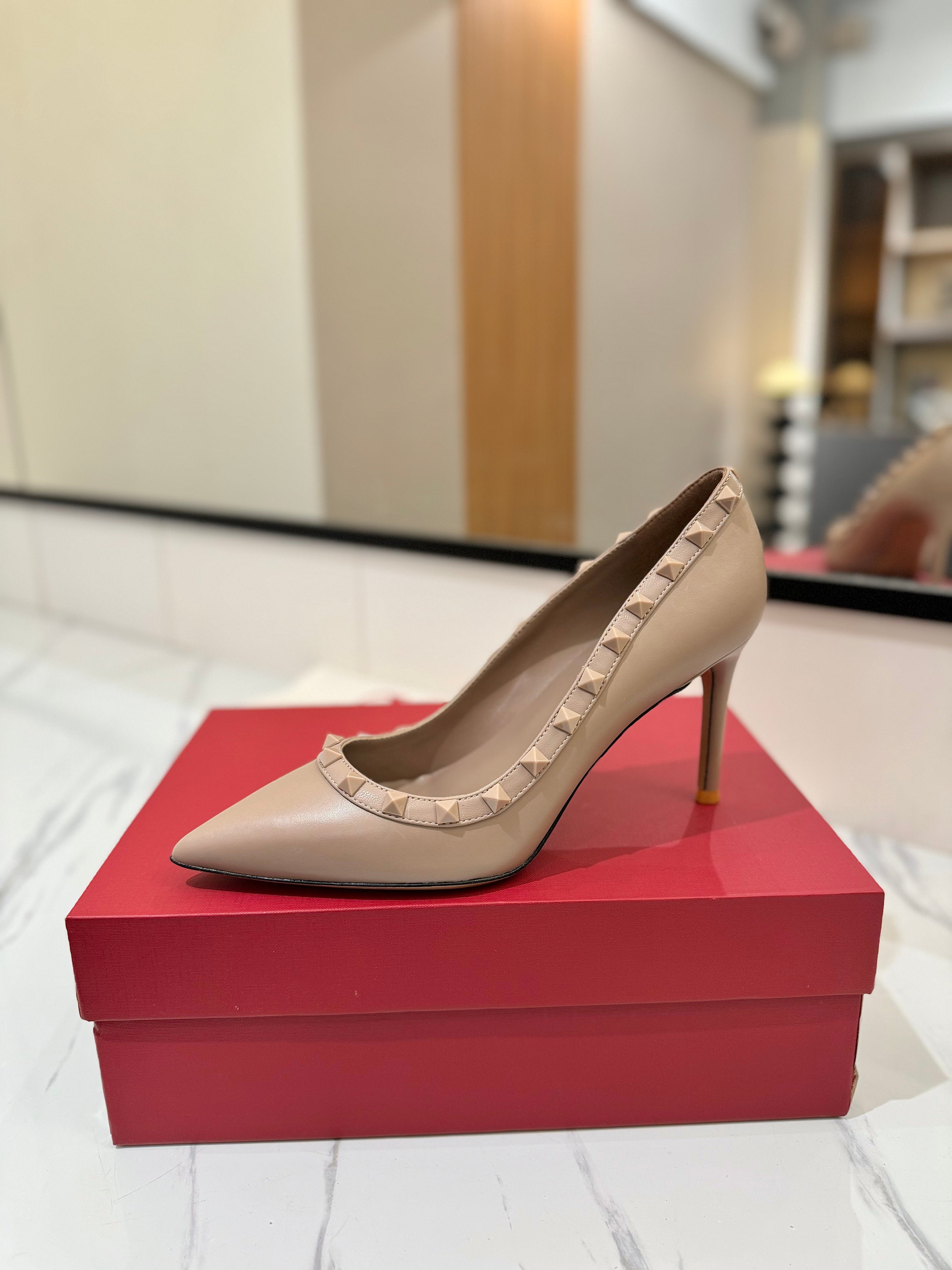 VALENTINO 26S STUDDED HIGH HEELS 90 MM IN MATTE NUDE CALFSKIN