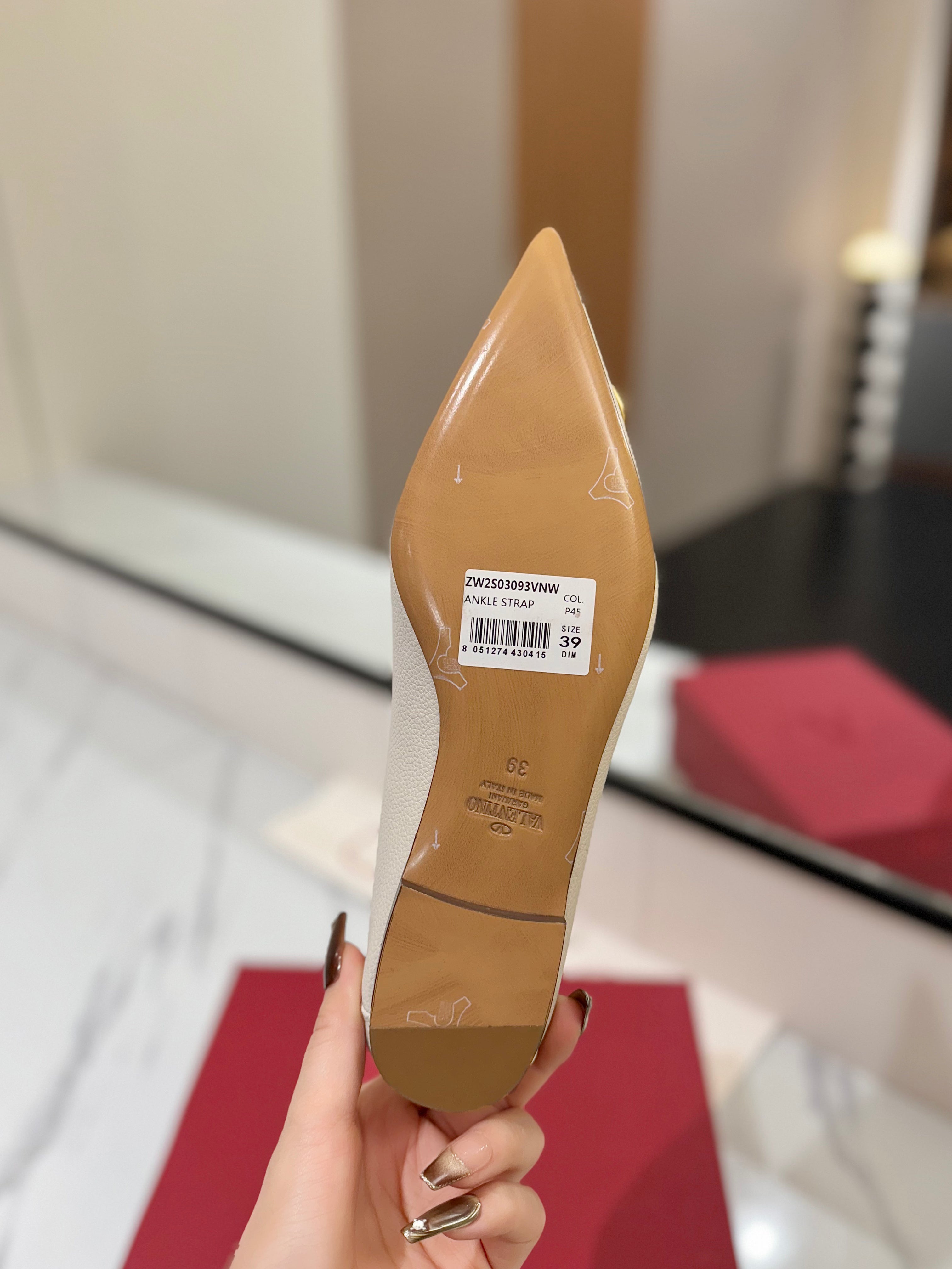VALENTINO 26S BALLET FLATS IN WHITE GRAINED CALFSKIN WITH GOLD HARDWARE