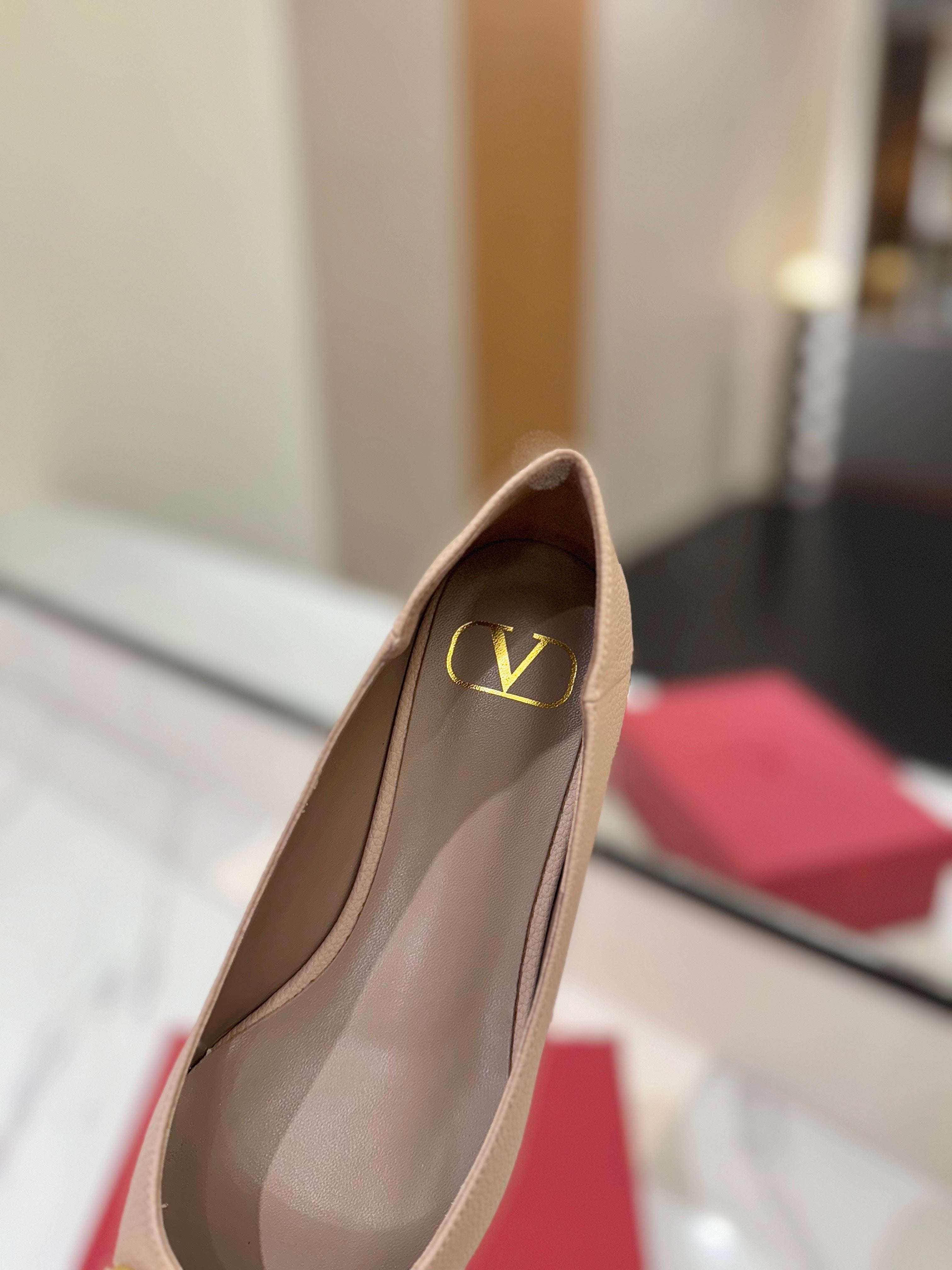 VALENTINO 26S BALLET FLATS IN NUDE GRAINED CALFSKIN WITH GOLD HARDWARE