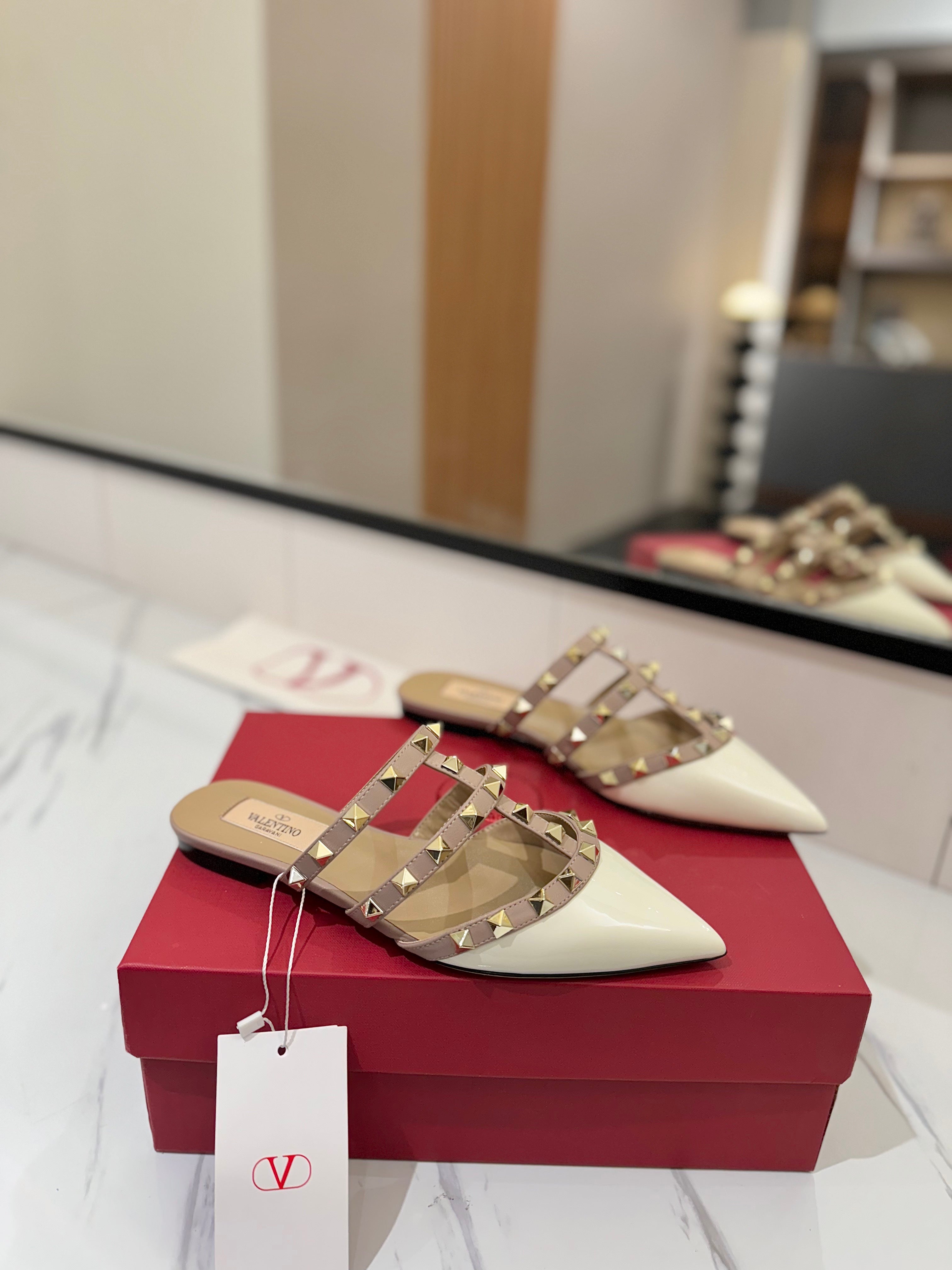 VALENTINO 26S STUDDED FLAT MULES IN WHITE PATENT CALFSKIN