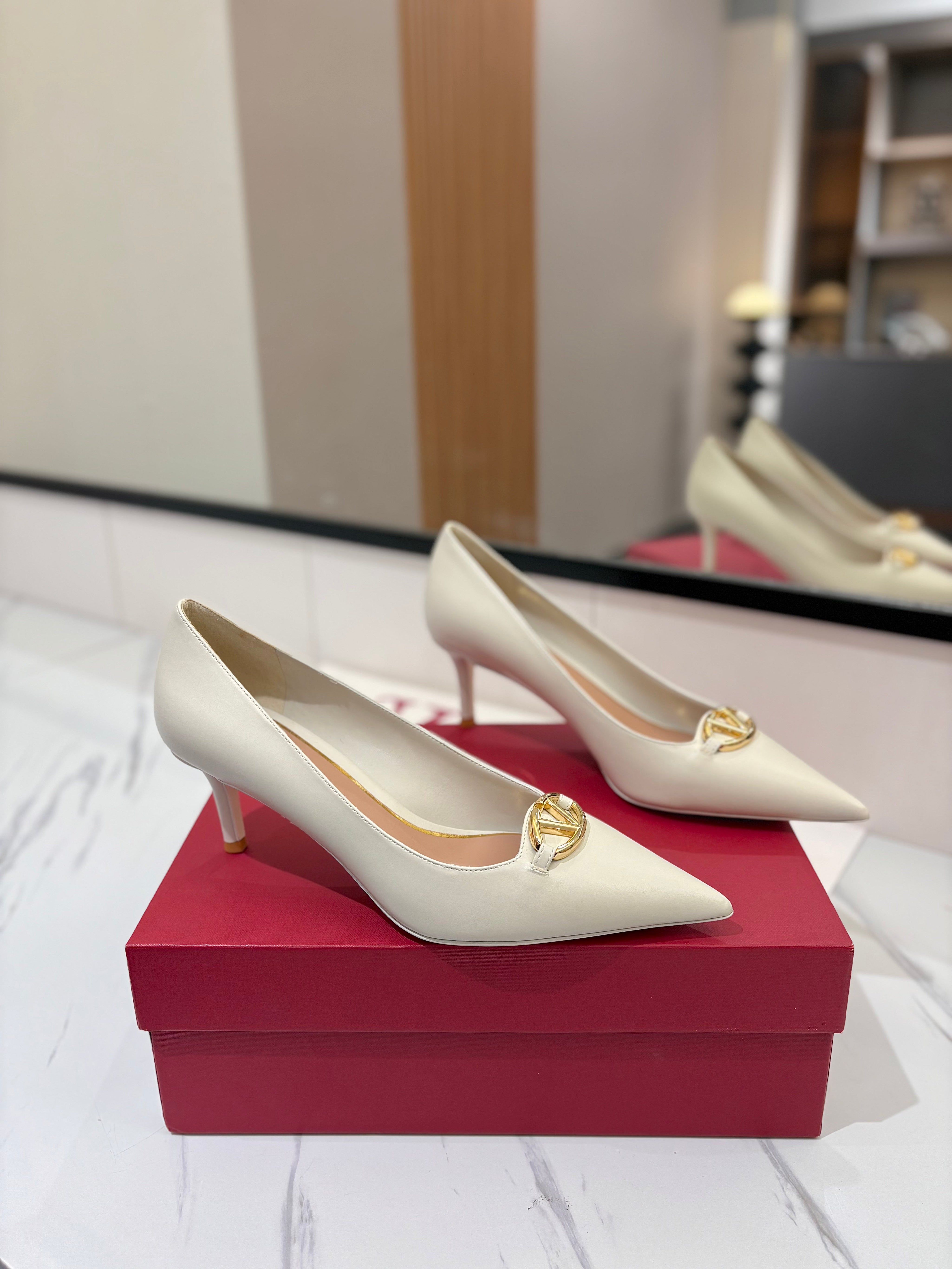 VALENTINO 26S POINTED-TOE PUMPS 65 MM IN WHITE SMOOTH CALFSKIN