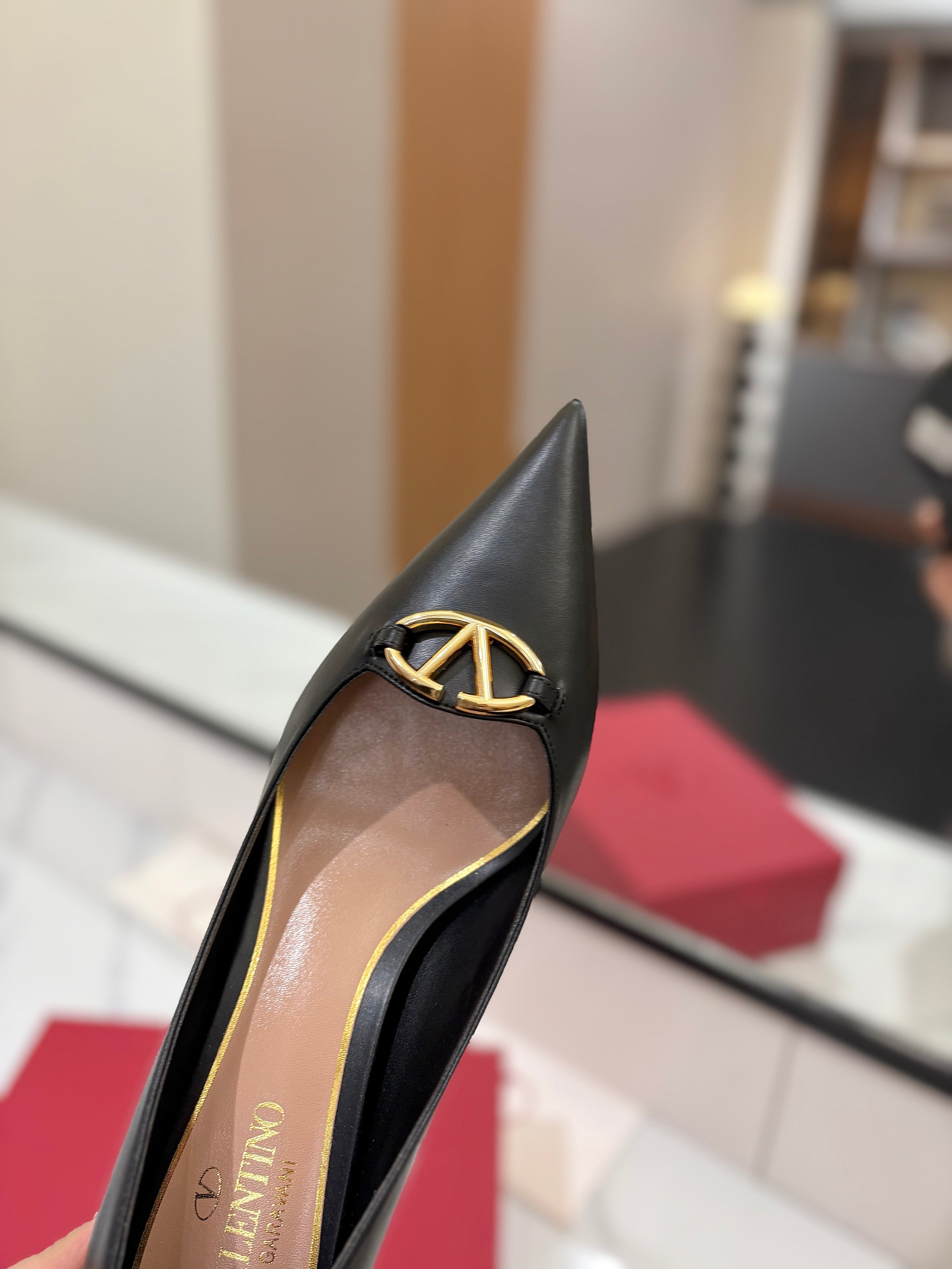VALENTINO 26S POINTED-TOE PUMPS 65 MM IN BLACK SMOOTH CALFSKIN