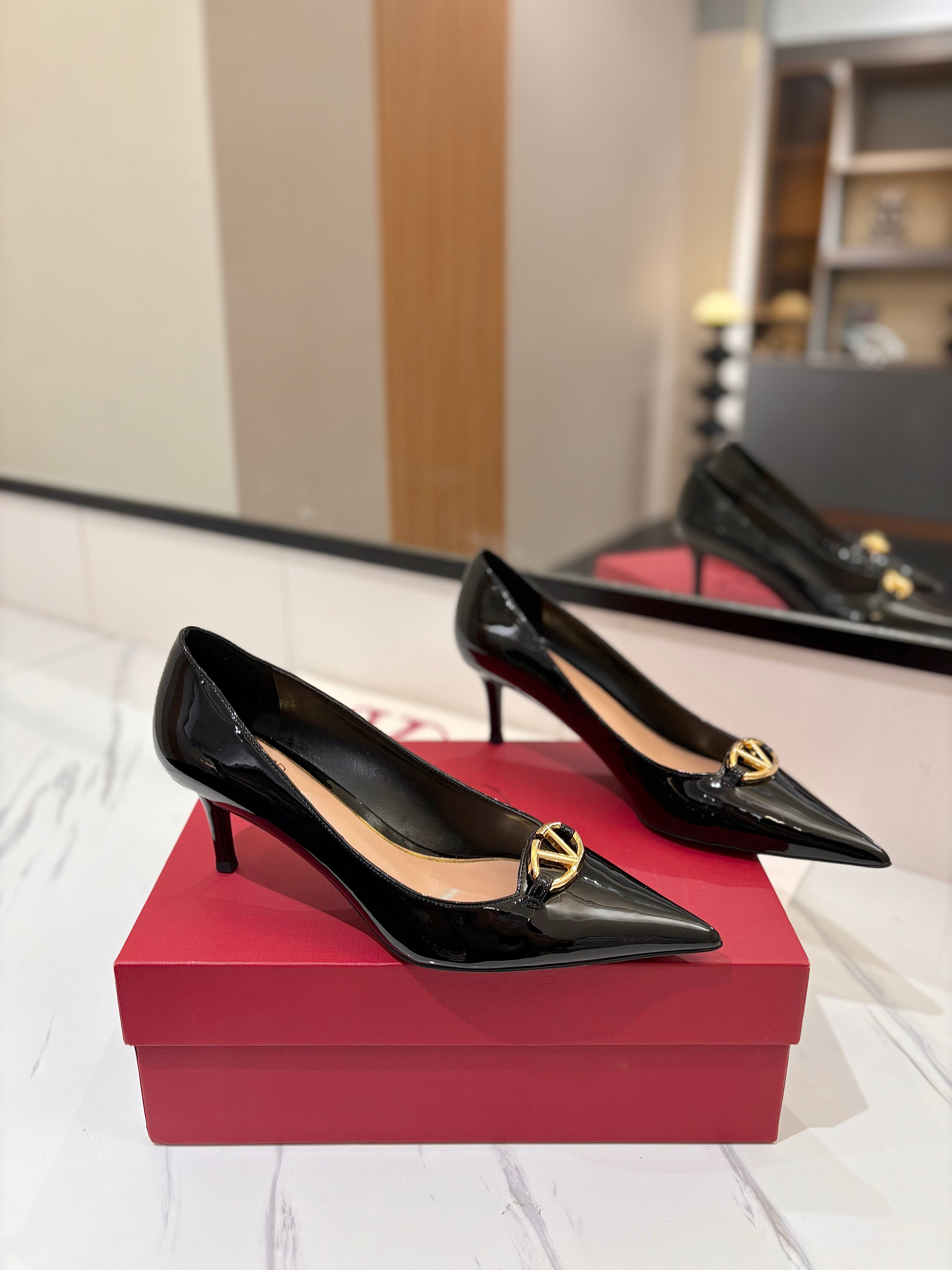 VALENTINO 26S POINTED-TOE PUMPS 65 MM IN BLACK PATENT CALFSKIN