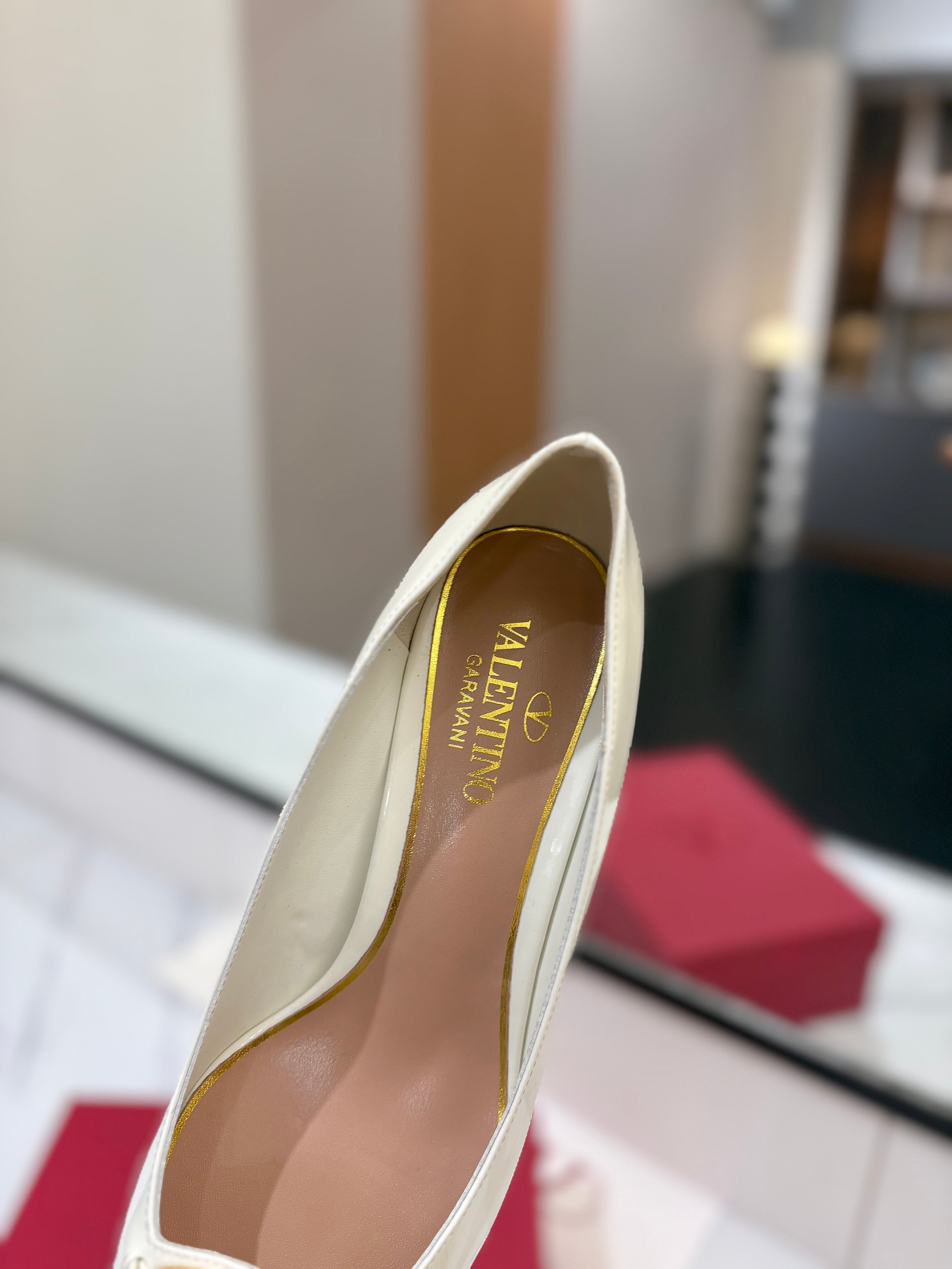 VALENTINO 26S POINTED-TOE PUMPS 65 MM IN WHITE PATENT CALFSKIN