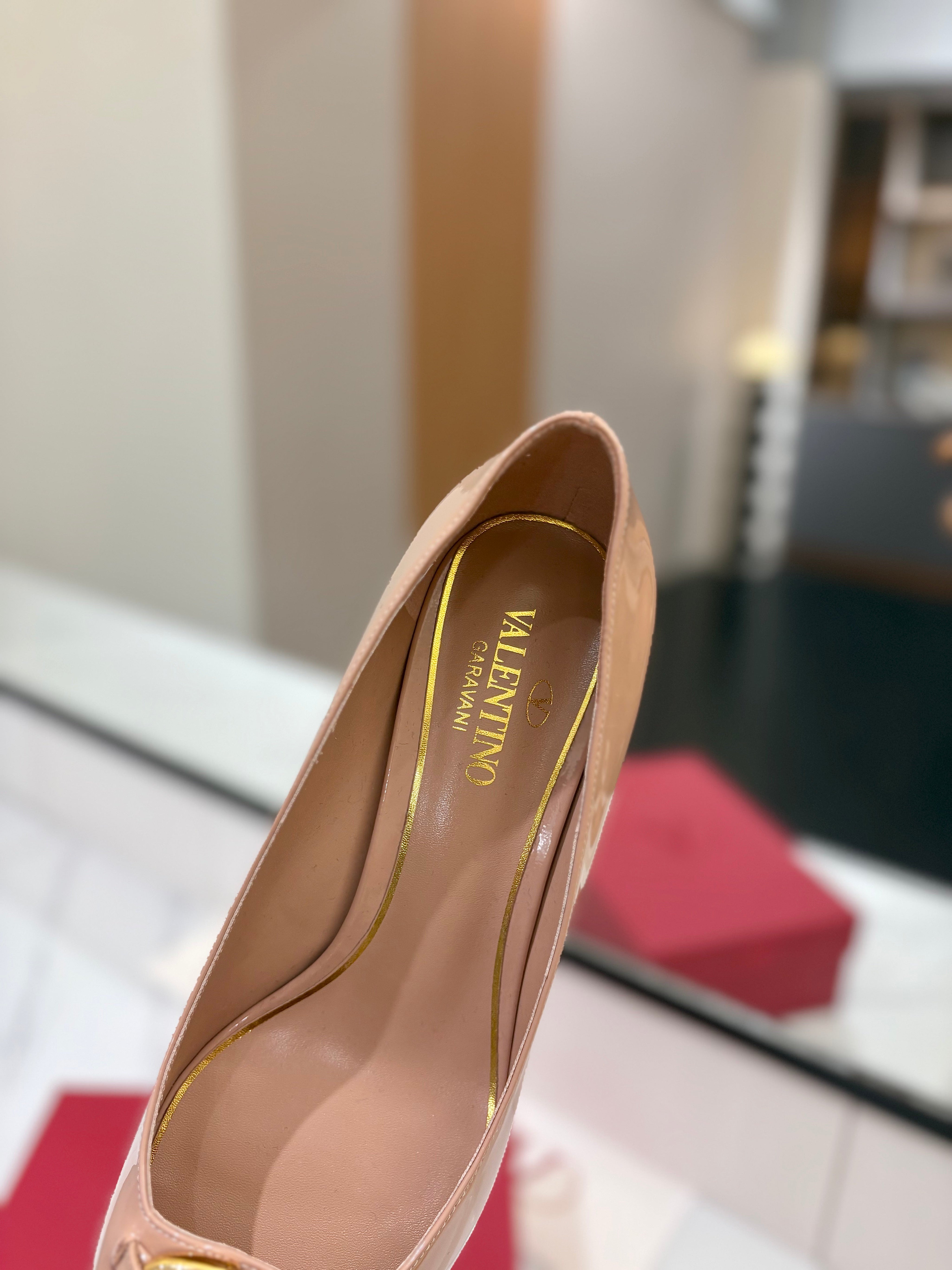 VALENTINO 26S POINTED-TOE PUMPS 65 MM IN NUDE PATENT CALFSKIN